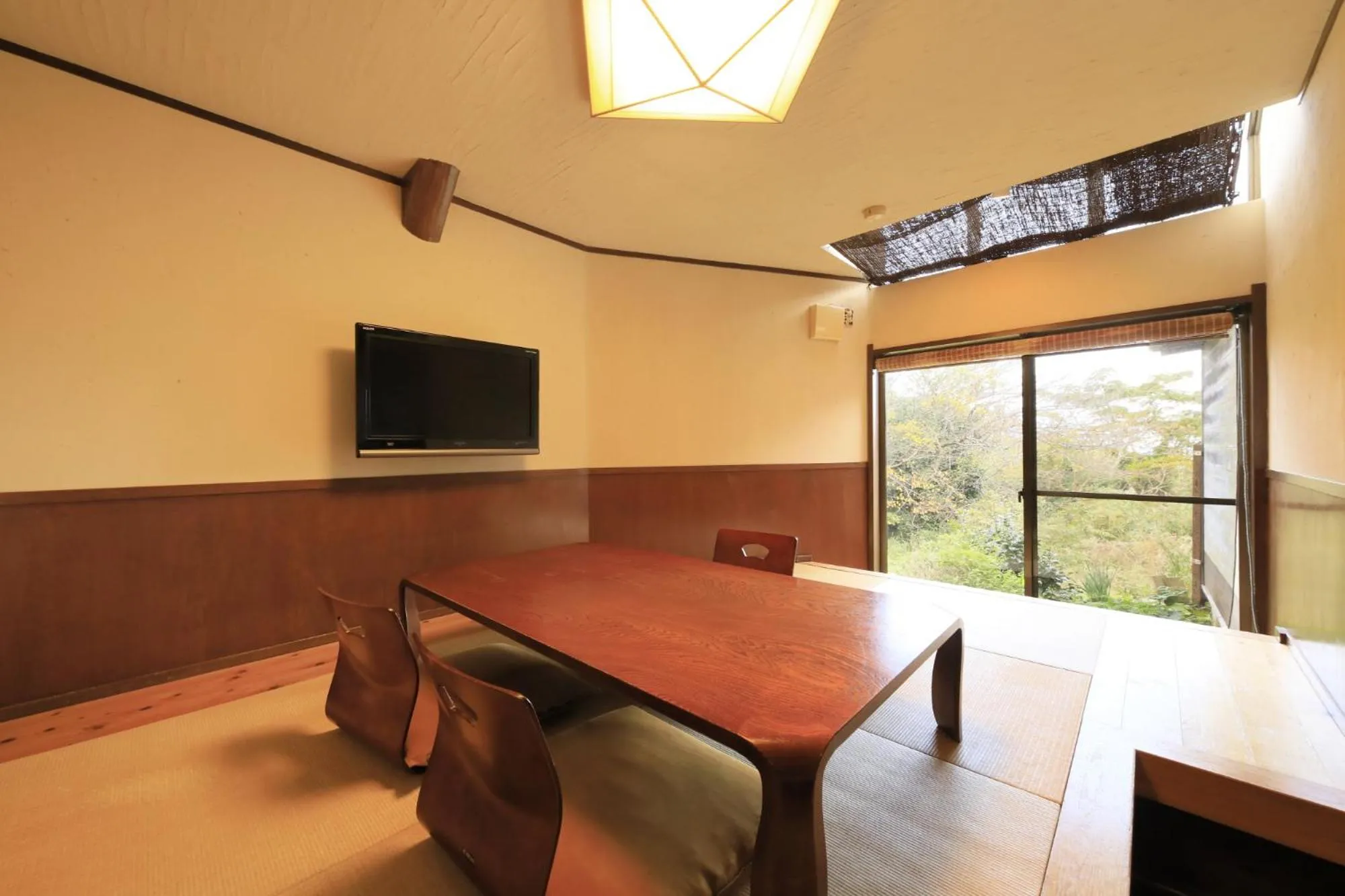 Communal lounge/ TV room in Welcome Inn SunnySteps