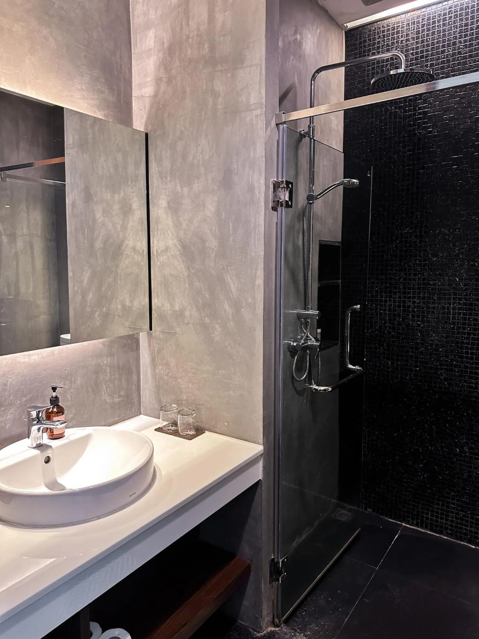 Shower in NAI YA Hotel -SHA Extra Plus