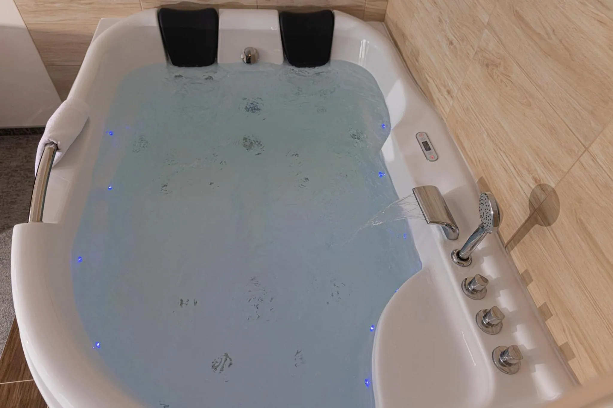 Swimming pool in Bazilika alatt Panzió