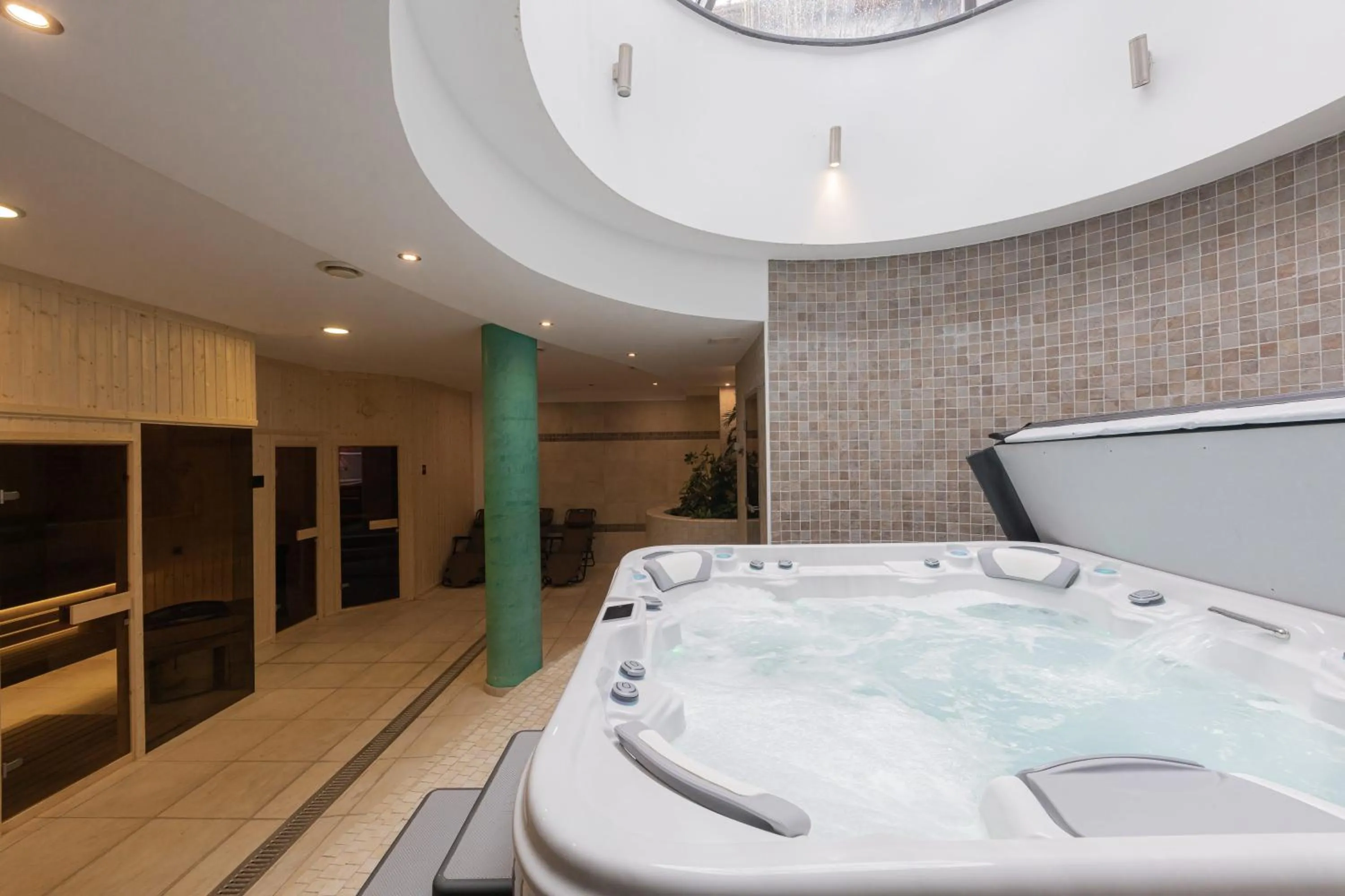 Hot Tub in Bazilika alatt Panzió