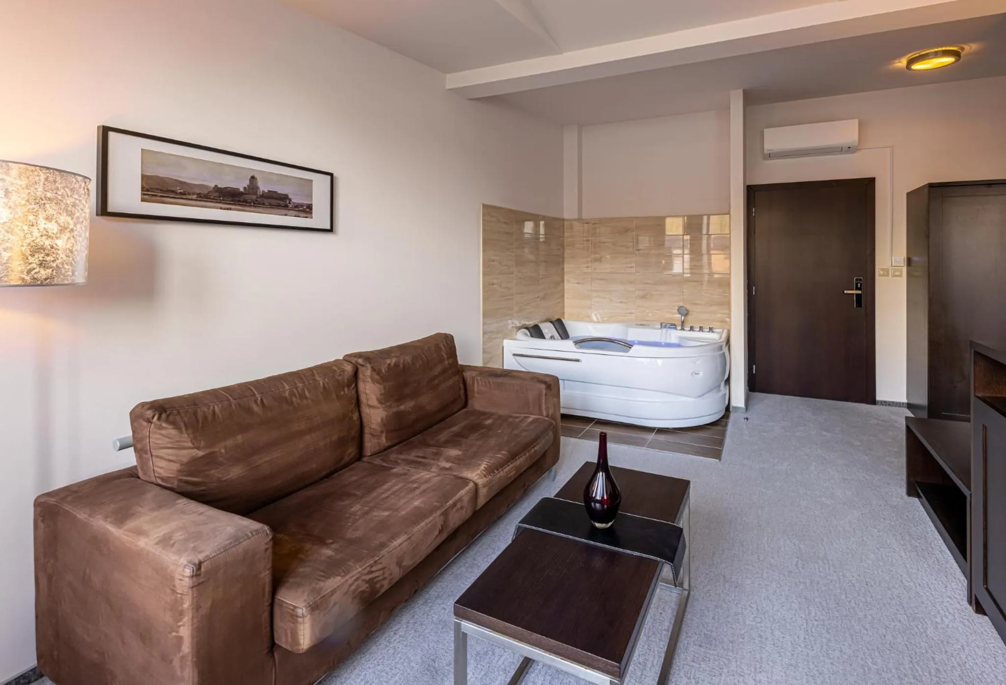 Hot Tub in Bazilika alatt Panzió