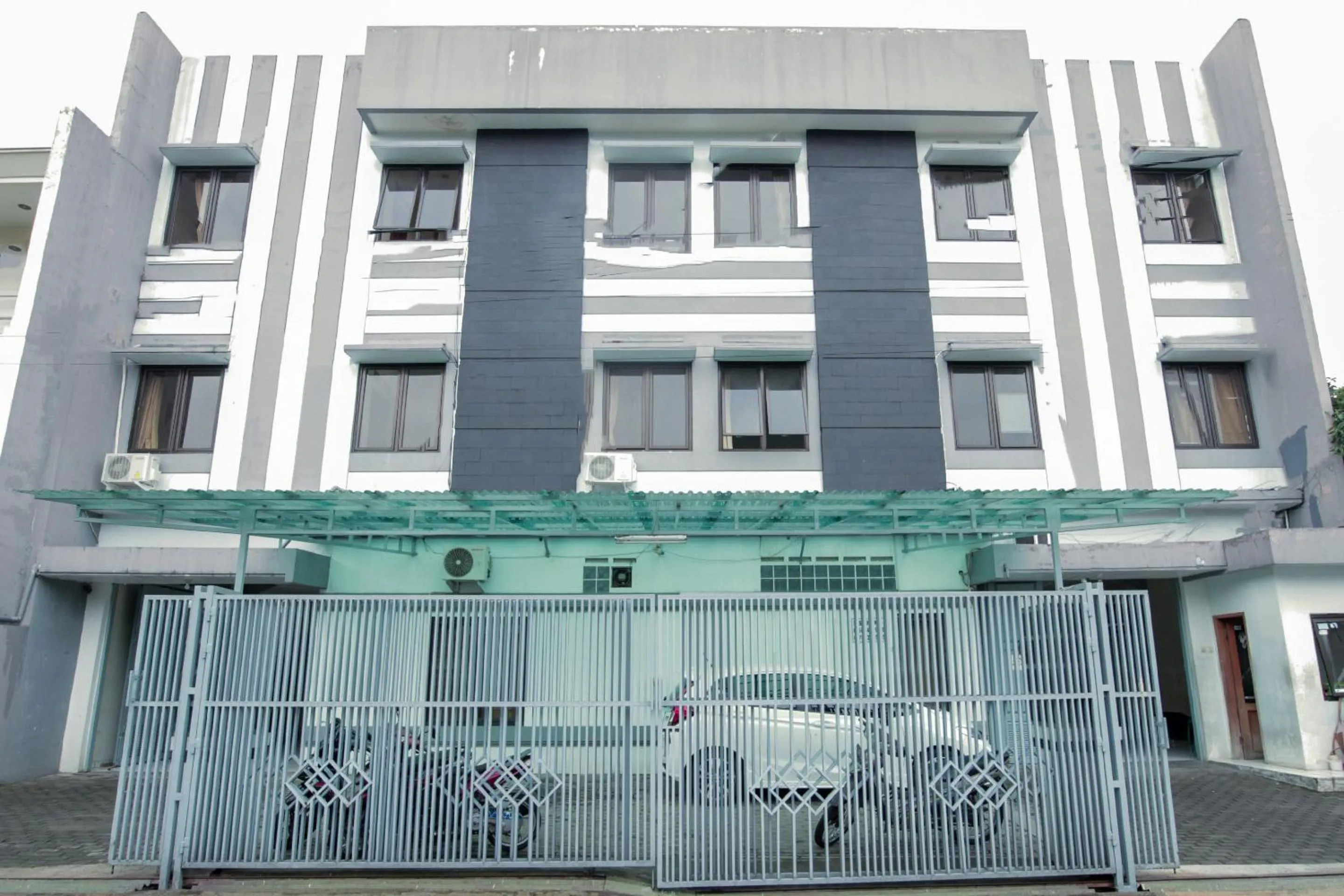 Facade/entrance in Hotel O Horizone Residence