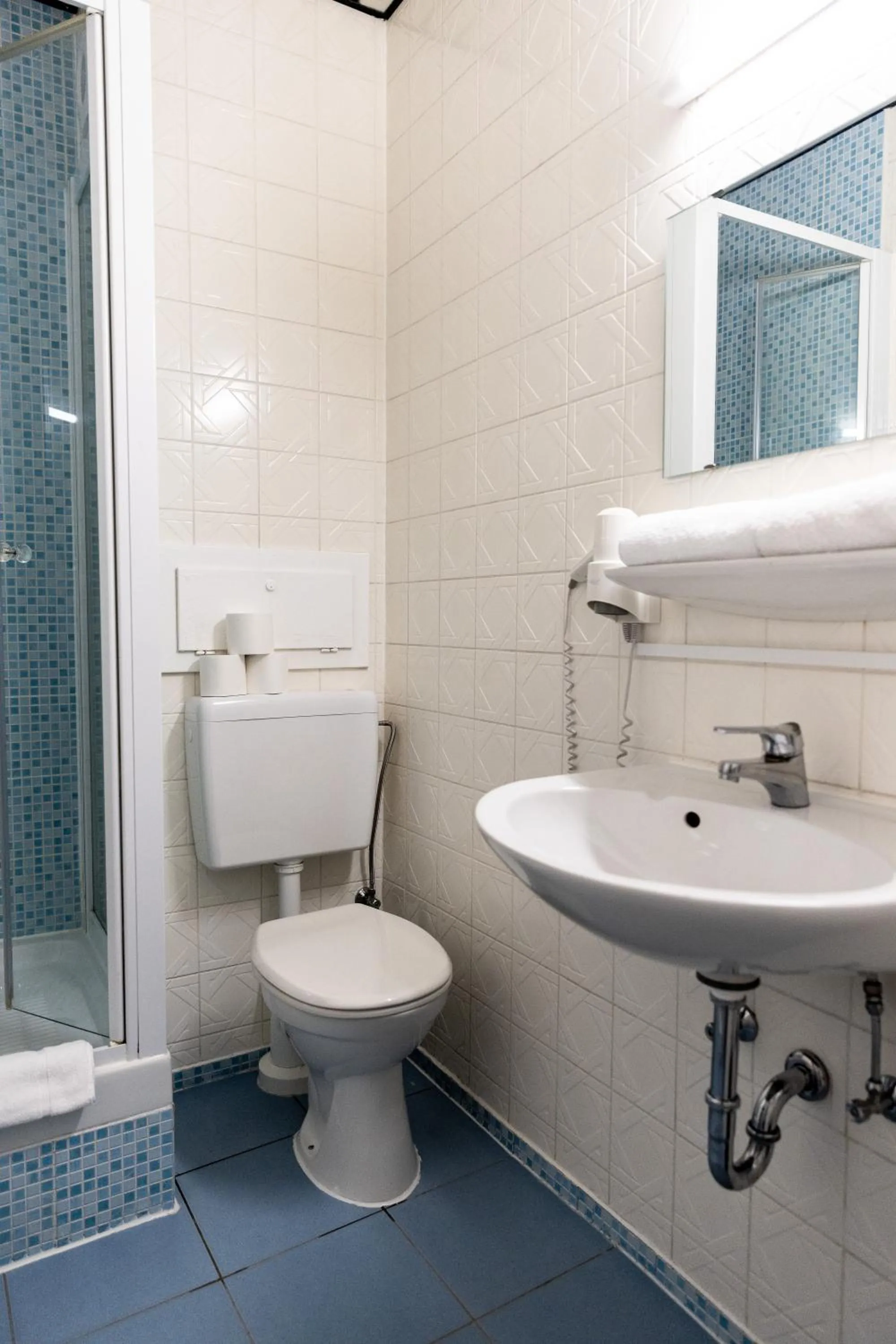 Shower in Hotel Bristol