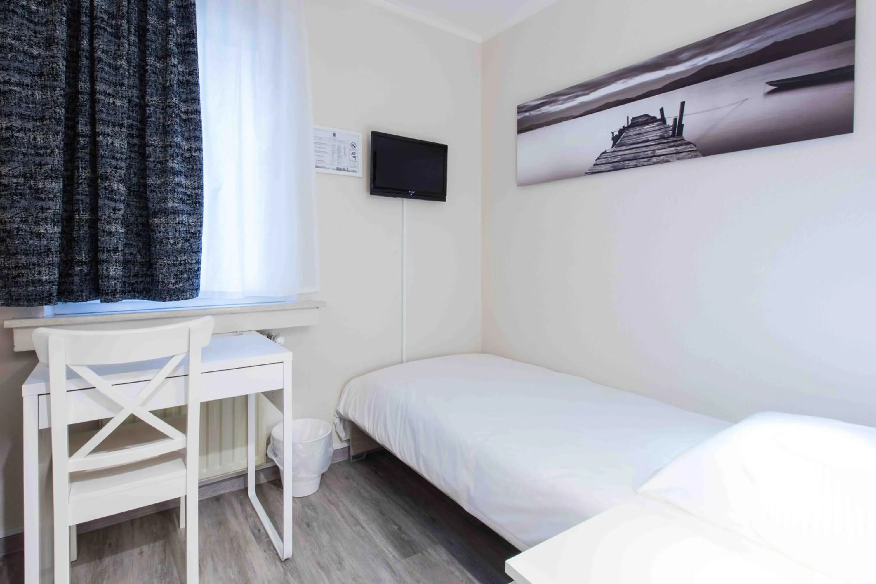 Photo of the whole room, Bed in Hotel Bristol