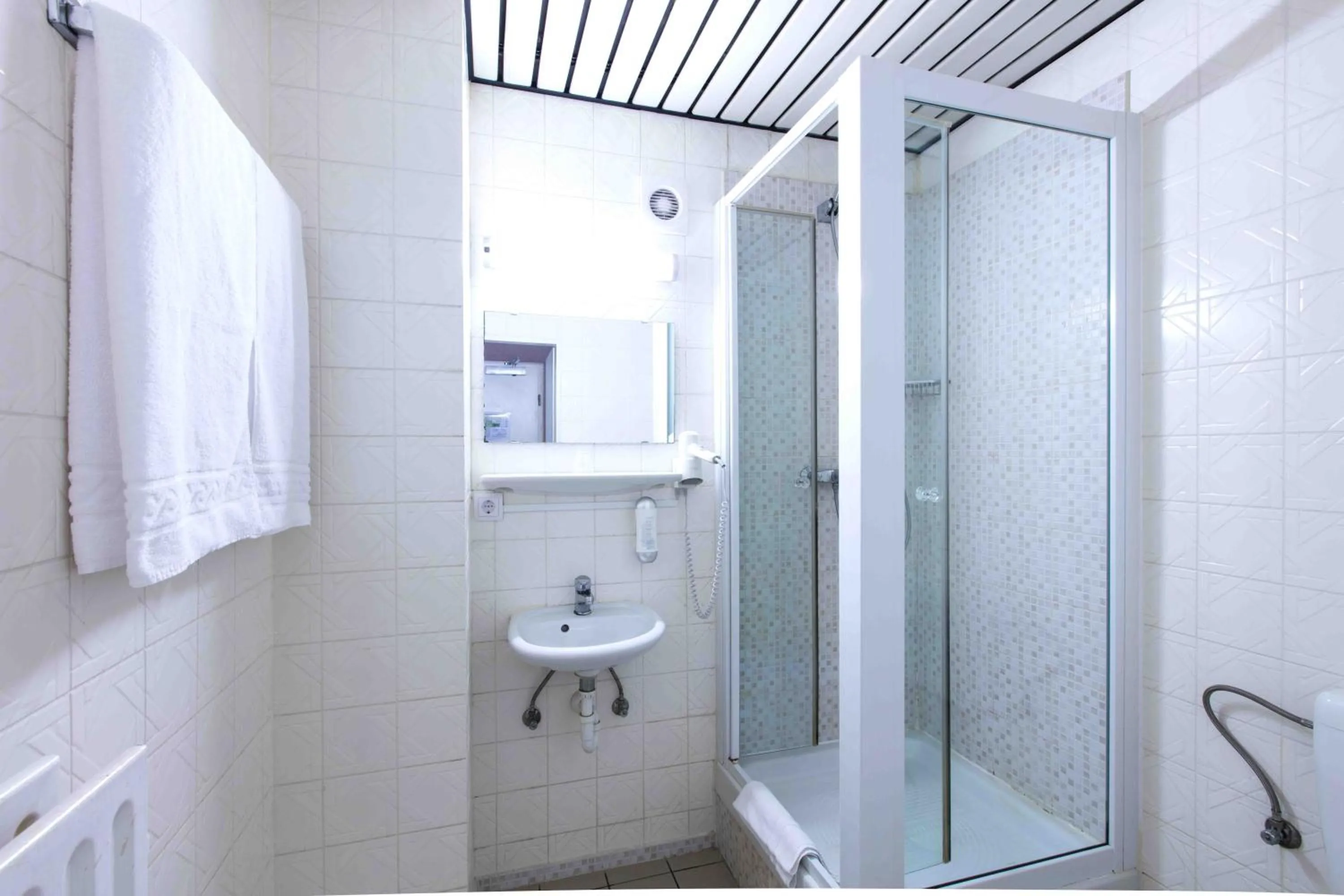 Shower in Hotel Bristol