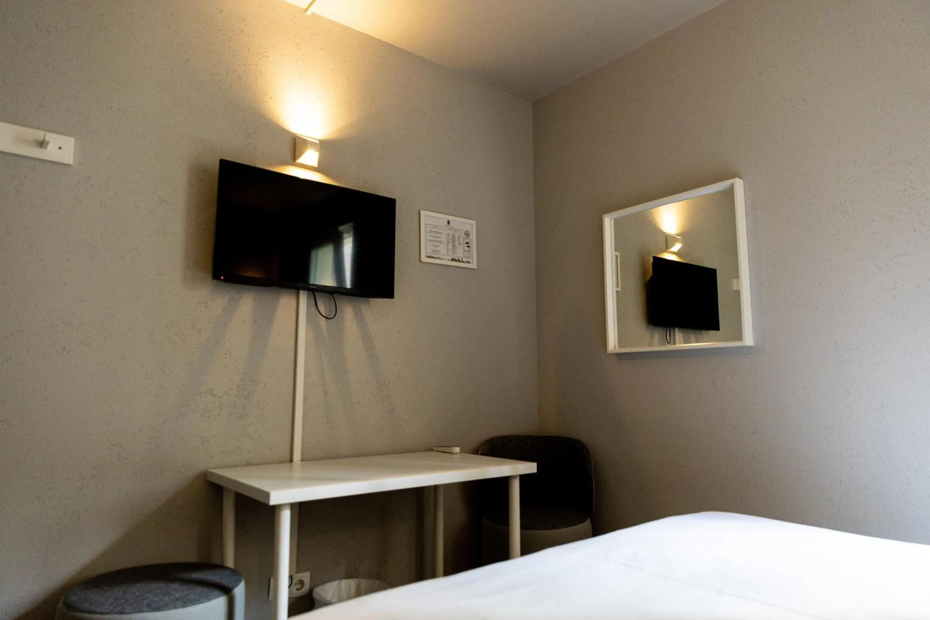 TV and multimedia, Bed in Hotel Bristol