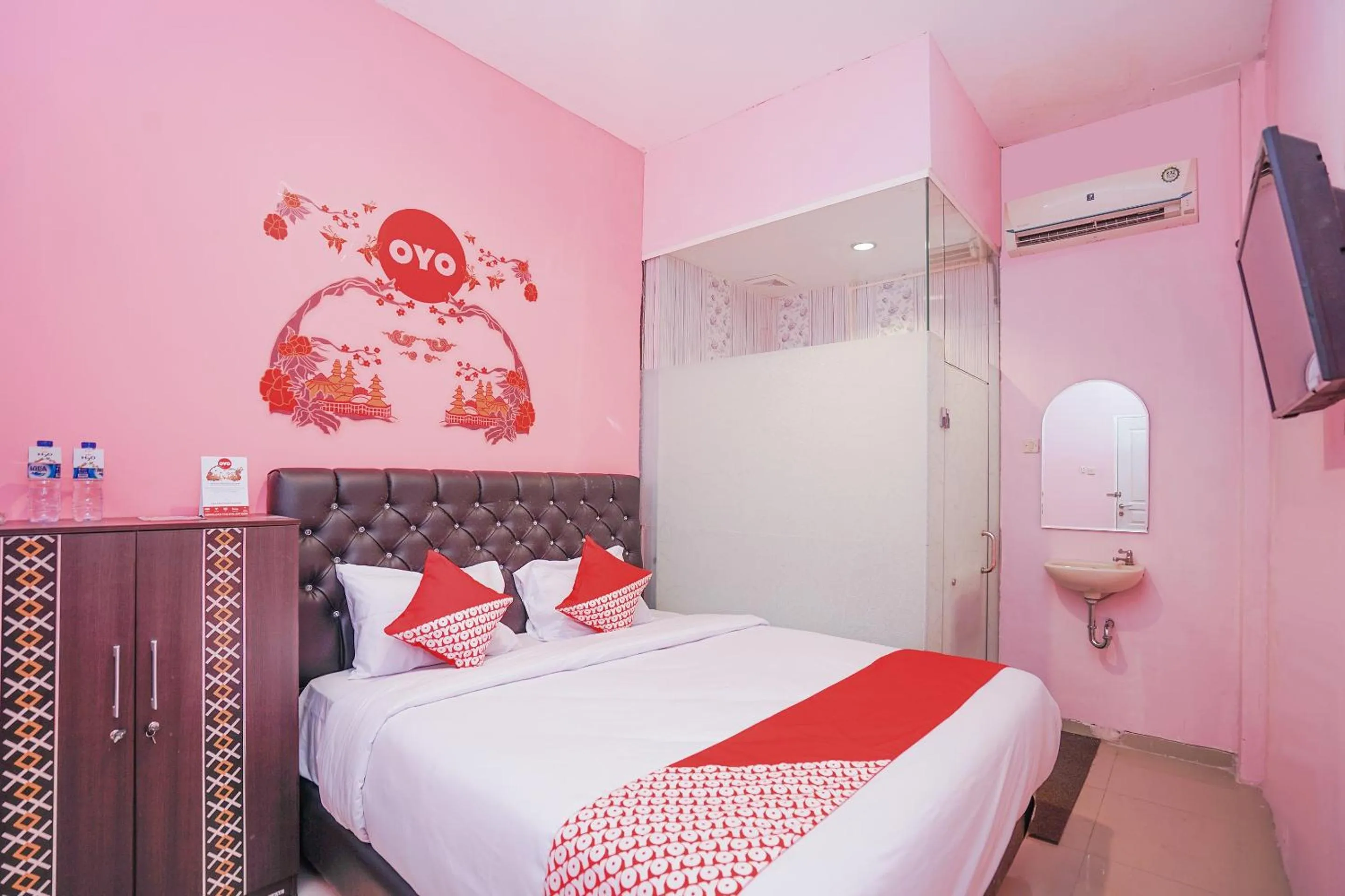 Bedroom, Bed in Hotel O Juanda Near Terminal International Juanda