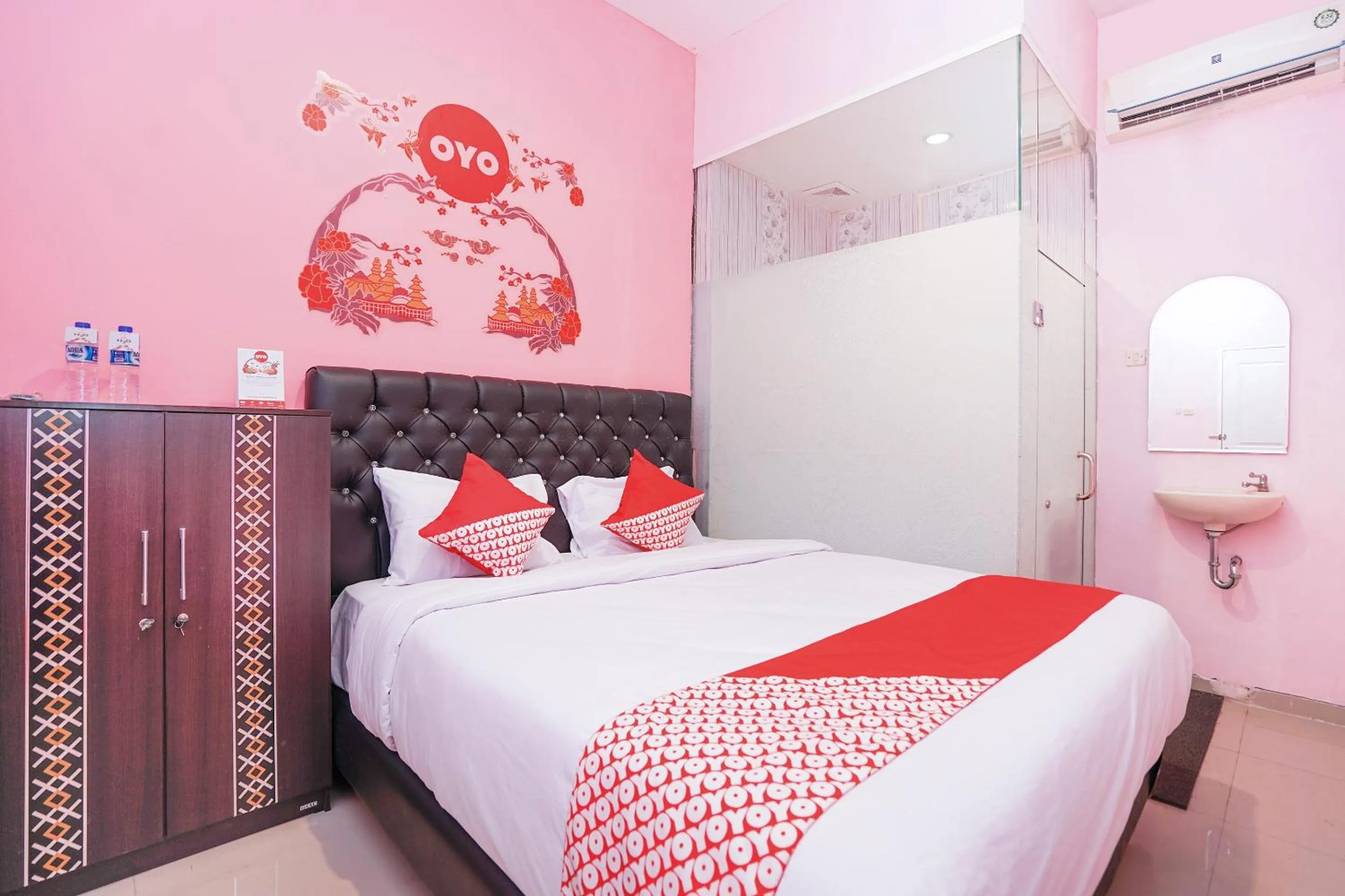 Bedroom, Bed in Hotel O Juanda Near Terminal International Juanda