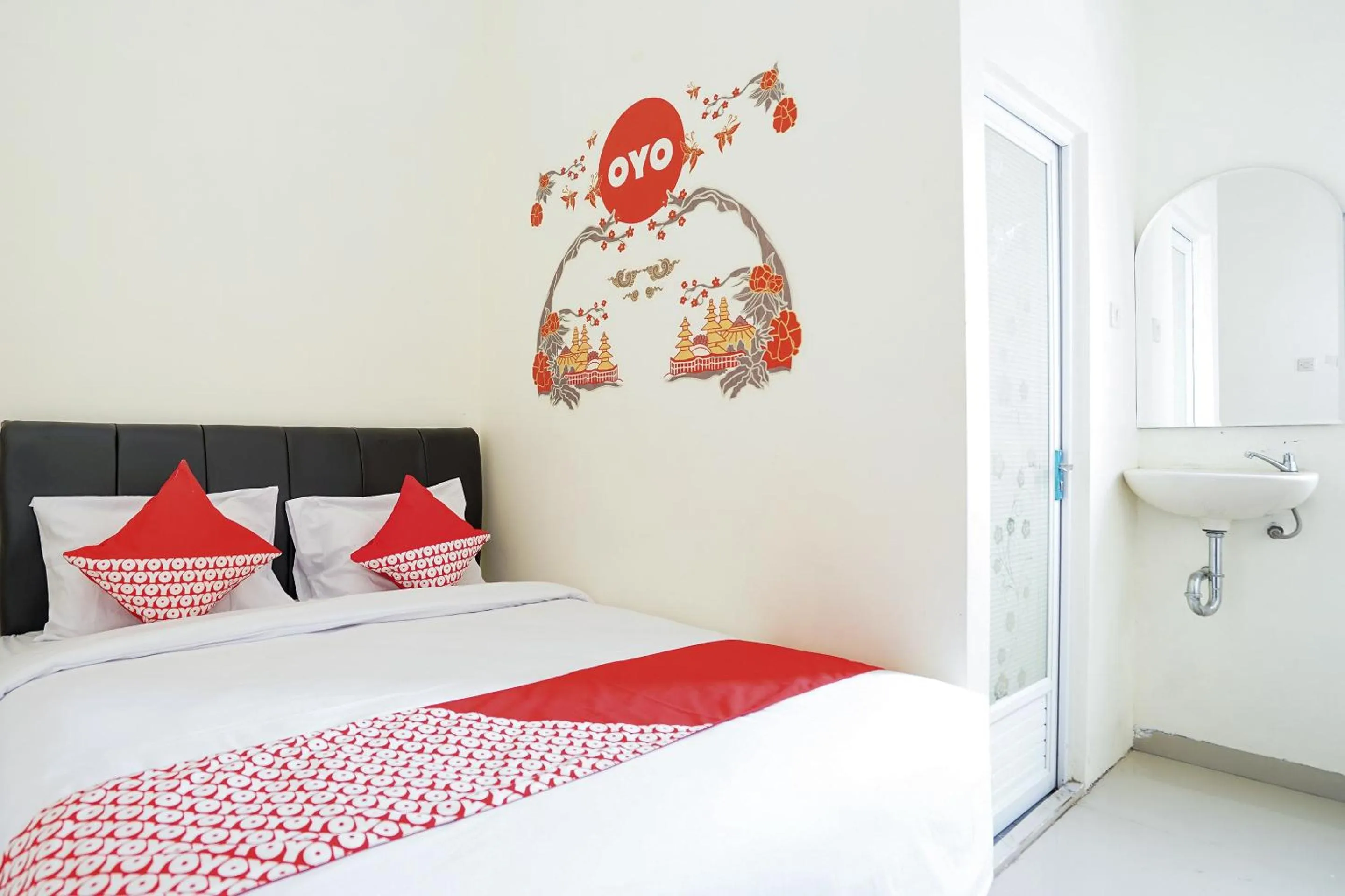 Bedroom, Bed in Hotel O Juanda Near Terminal International Juanda