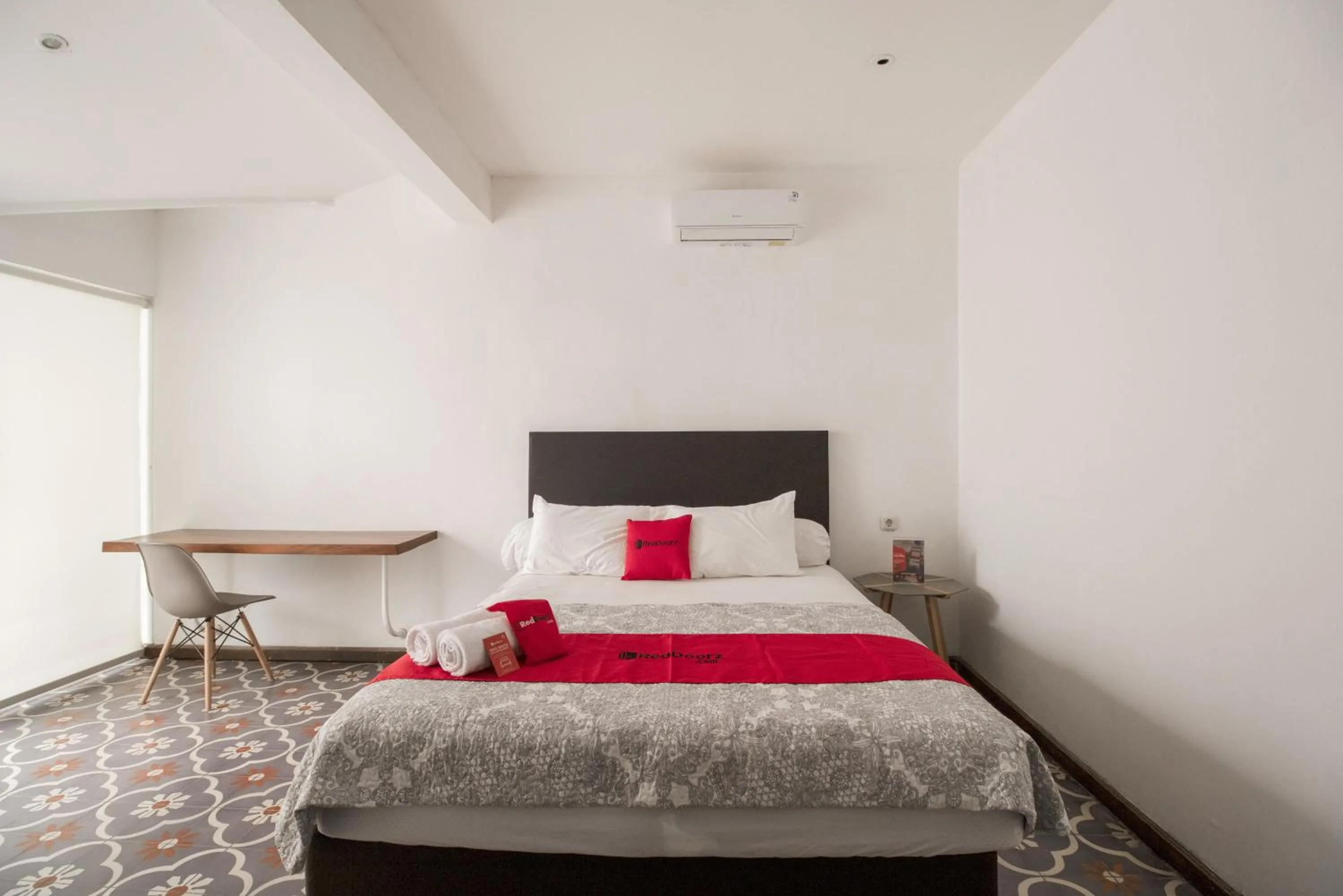 Bedroom, Bed in RedDoorz Plus @ Demangan Gejayan