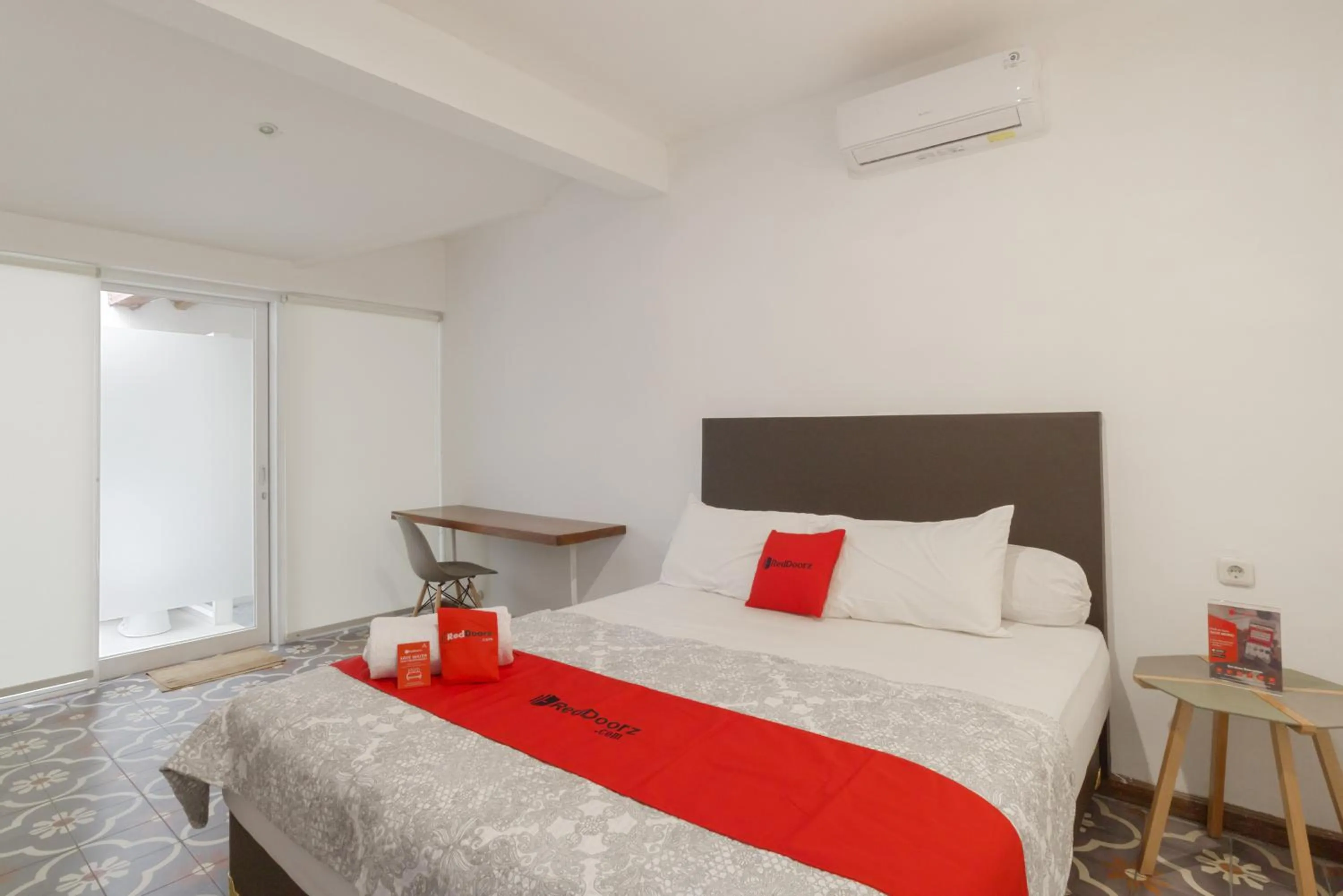 Bedroom, Bed in RedDoorz Plus @ Demangan Gejayan