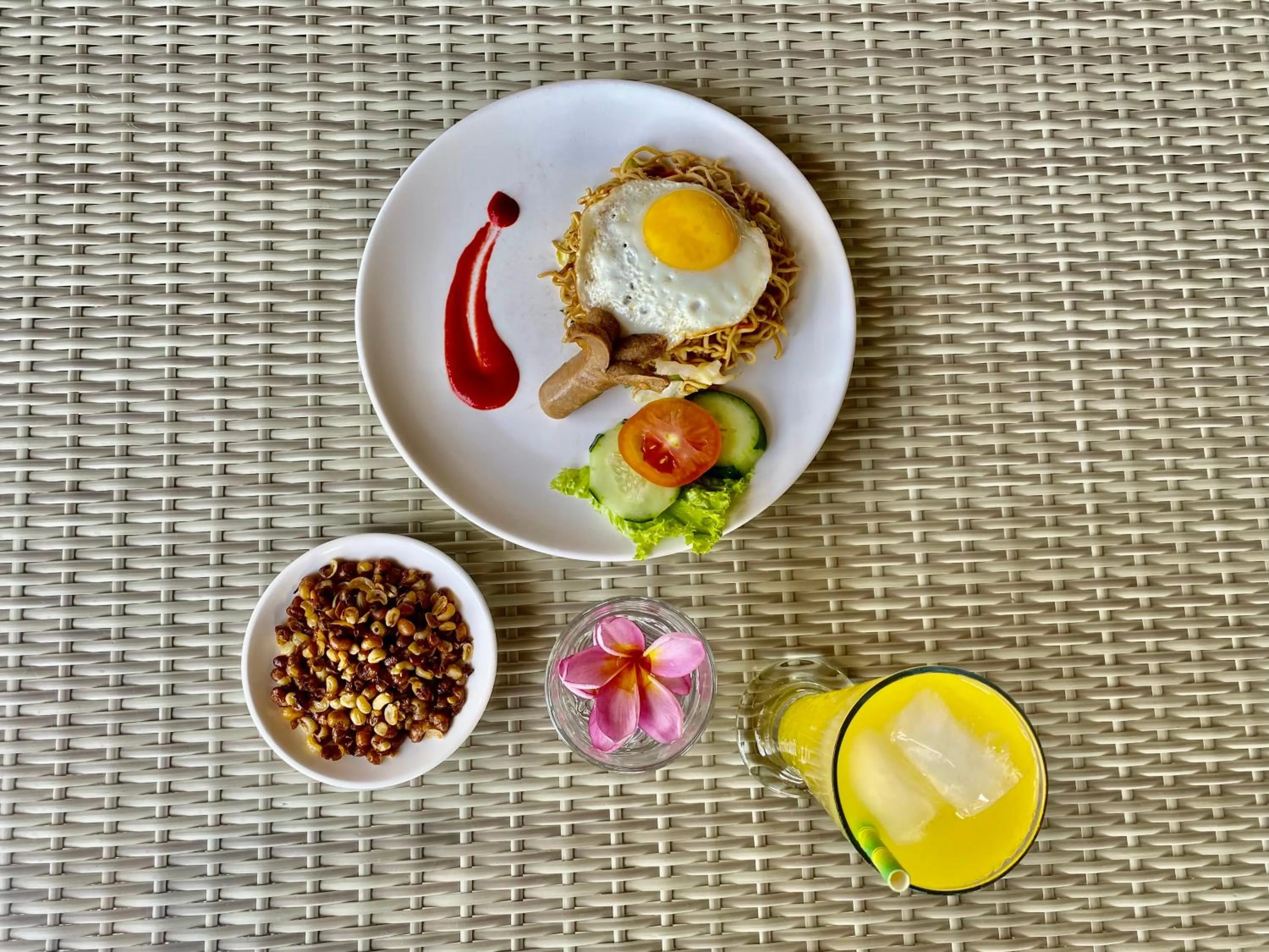 Food and drinks in Sun Royal Hotel