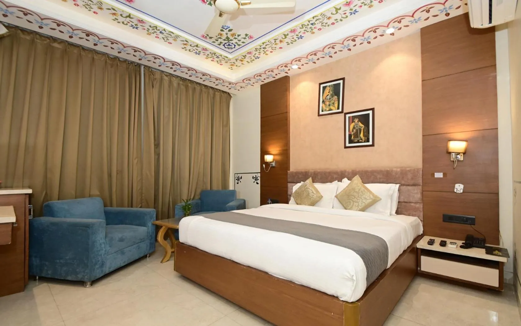 Bed in Hotel RR 62-Jaipur City Centre Hotel