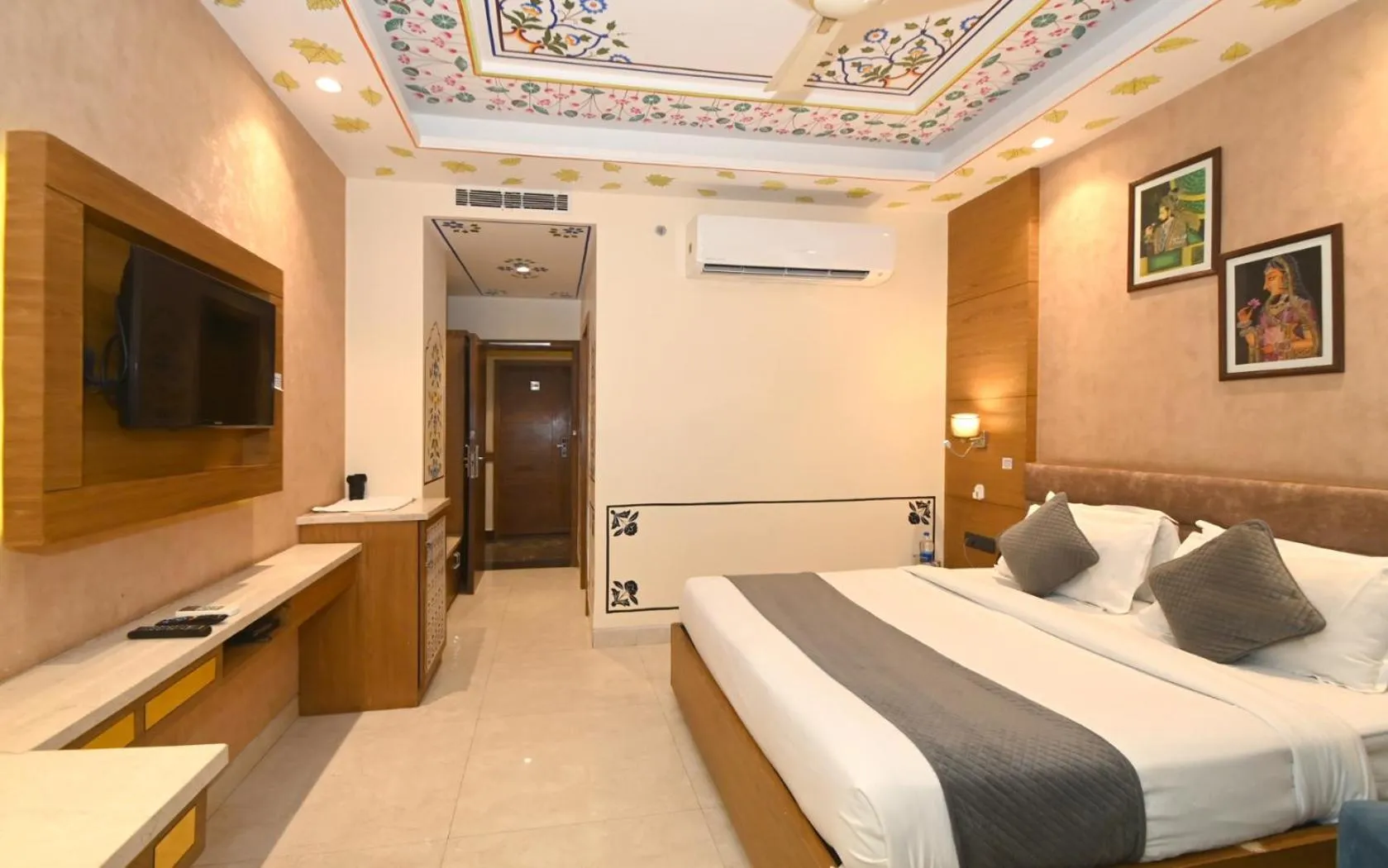 Bed in Hotel RR 62-Jaipur City Centre Hotel