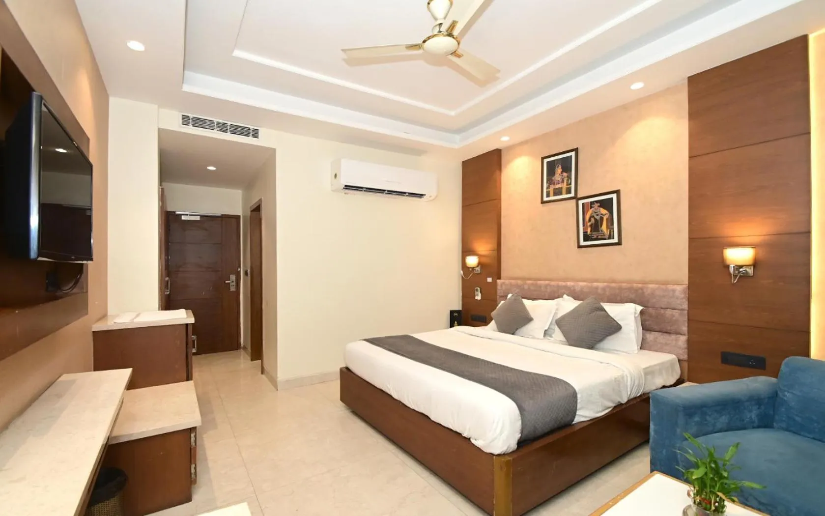 Bed in Hotel RR 62-Jaipur City Centre Hotel