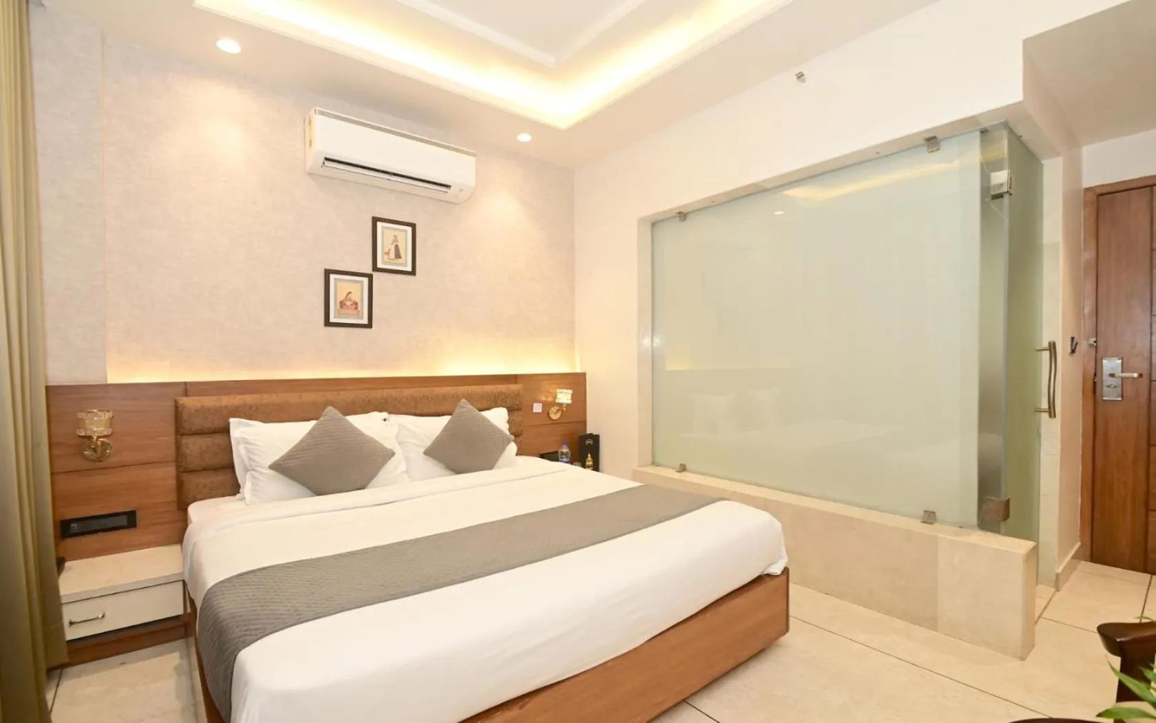 Bed in Hotel RR 62-Jaipur City Centre Hotel