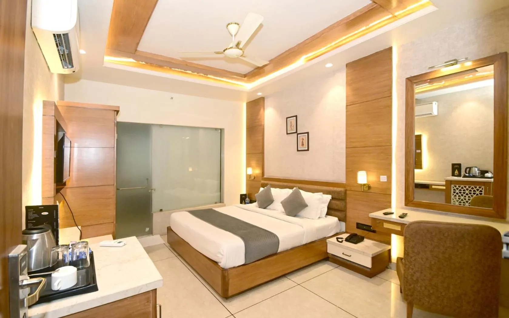 Bed in Hotel RR 62-Jaipur City Centre Hotel