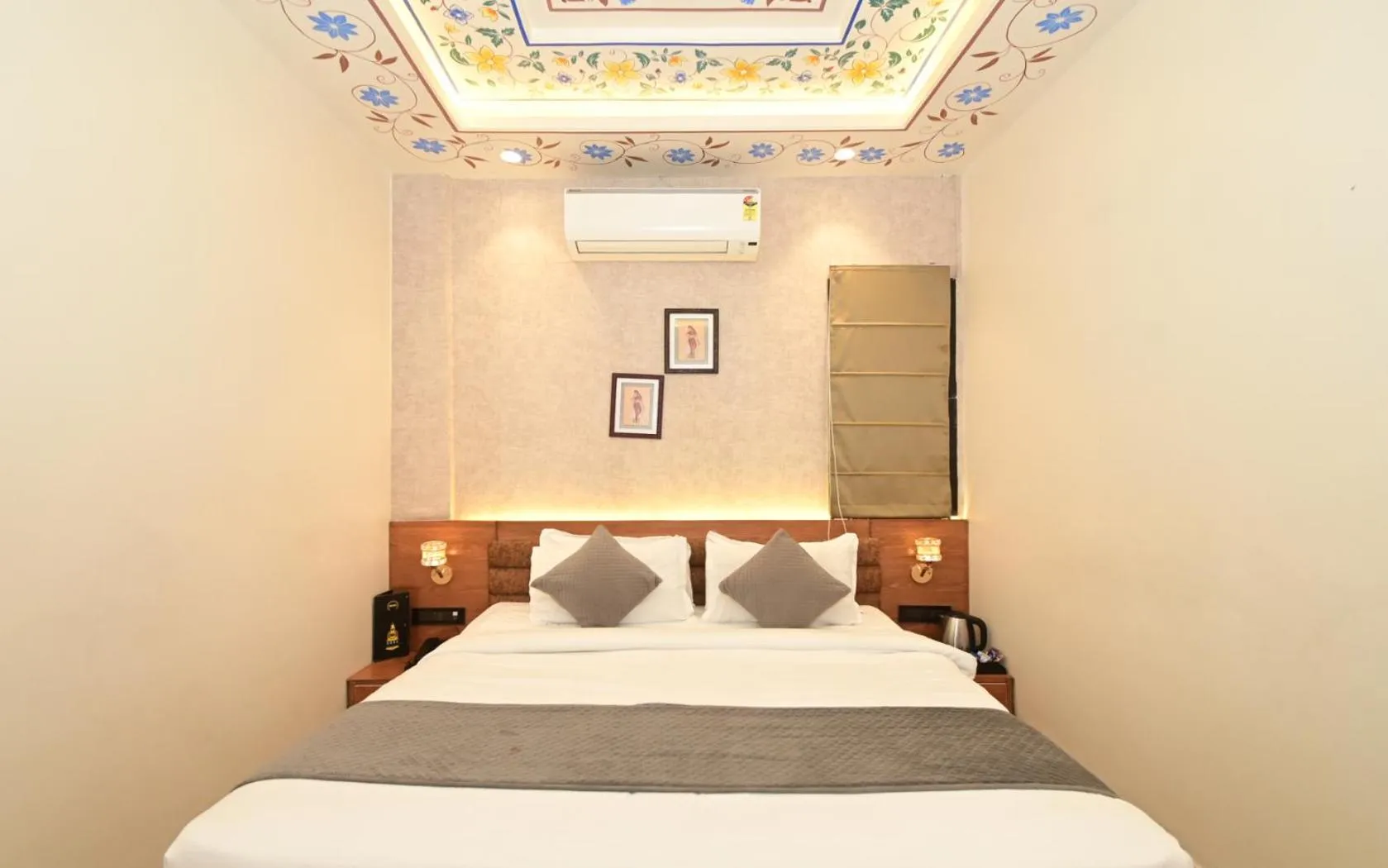 Bed in Hotel RR 62-Jaipur City Centre Hotel