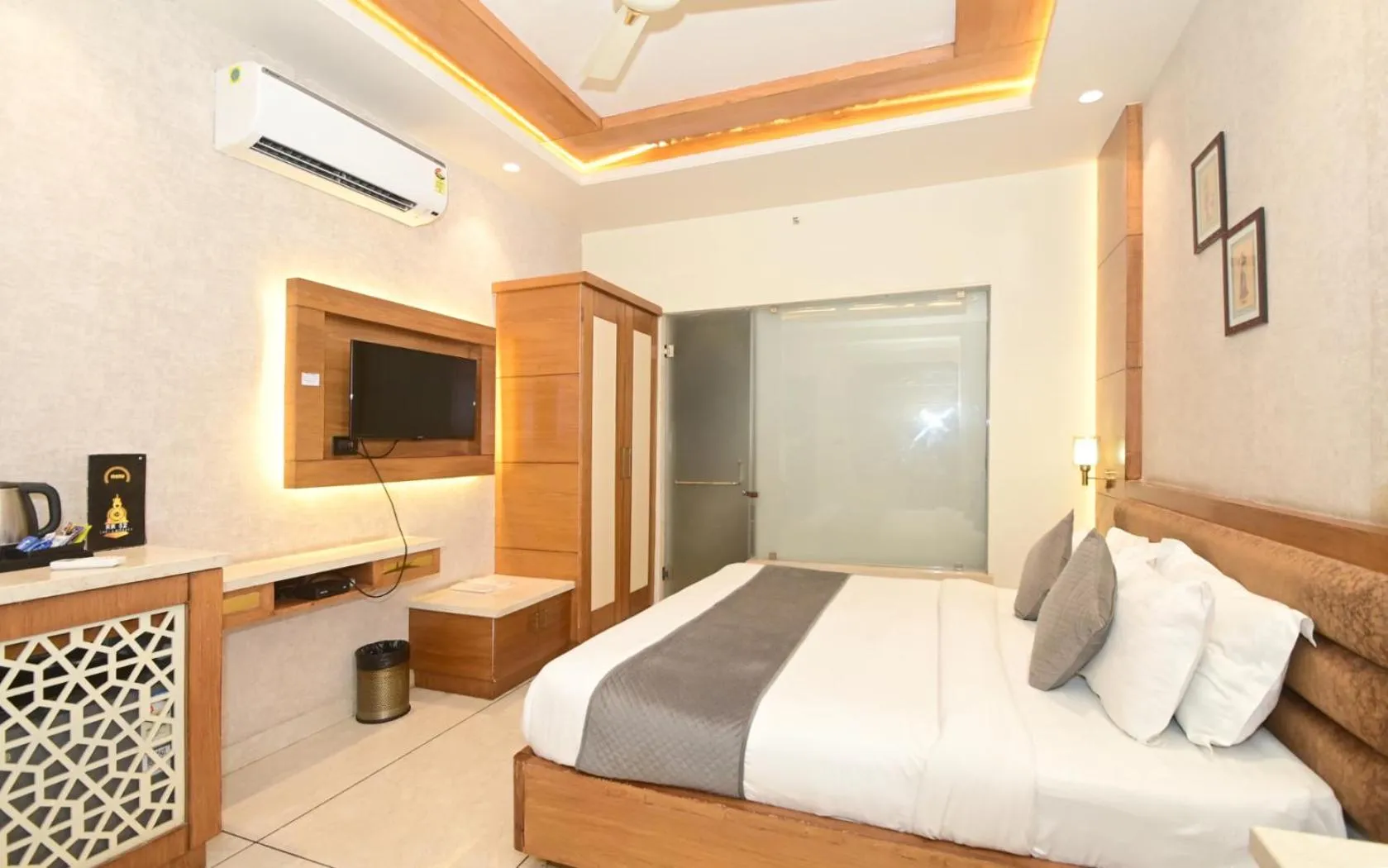 Bed in Hotel RR 62-Jaipur City Centre Hotel