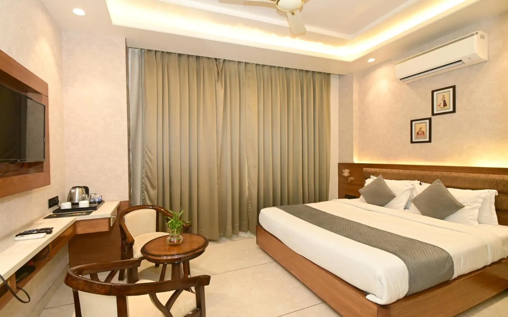 Bed in Hotel RR 62-Jaipur City Centre Hotel