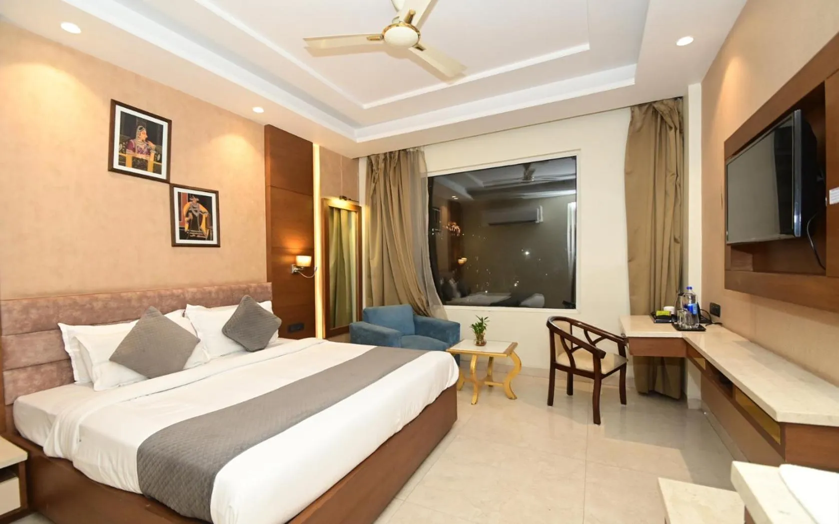 Bed in Hotel RR 62-Jaipur City Centre Hotel