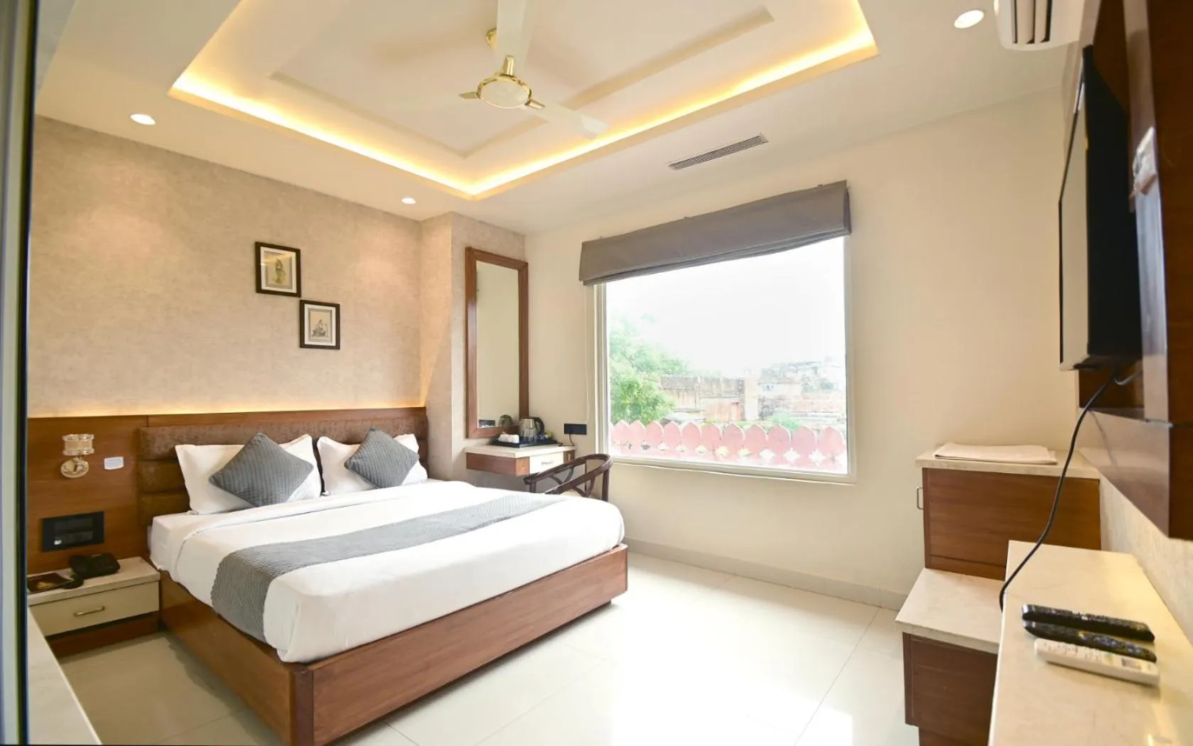 Bed in Hotel RR 62-Jaipur City Centre Hotel