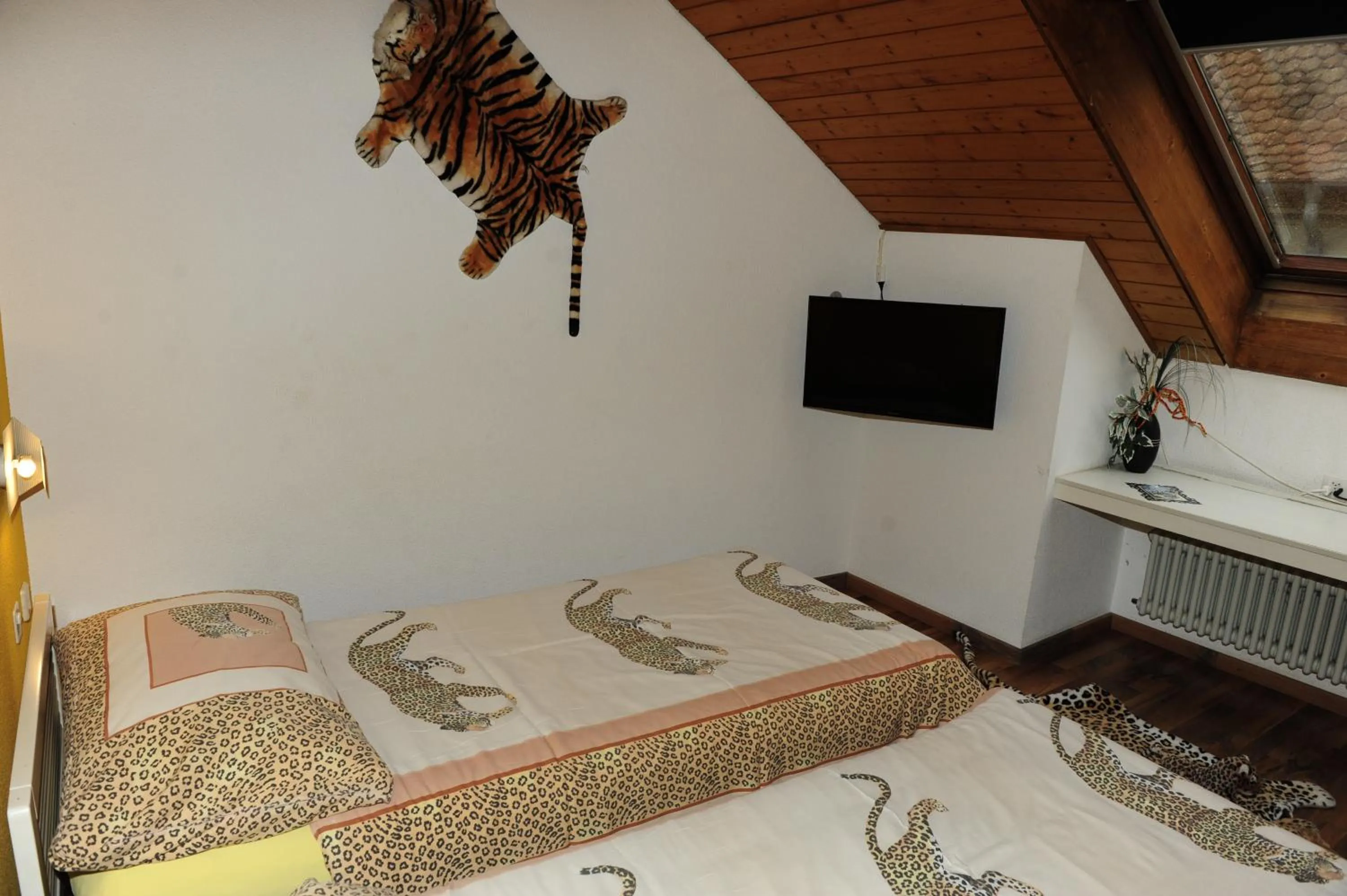 Bed in Hotel Restaurant Au Chasseur