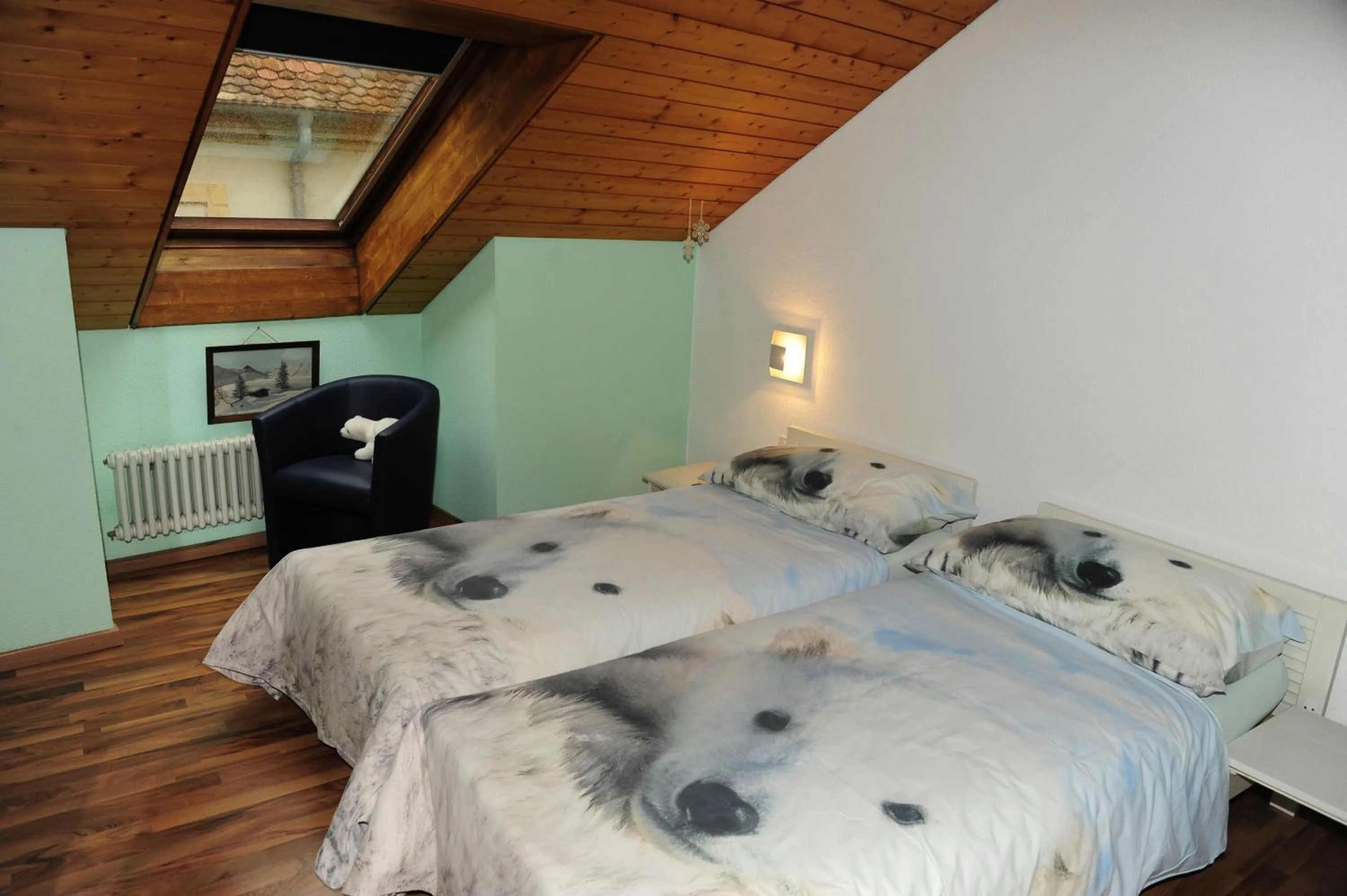 Bed in Hotel Restaurant Au Chasseur