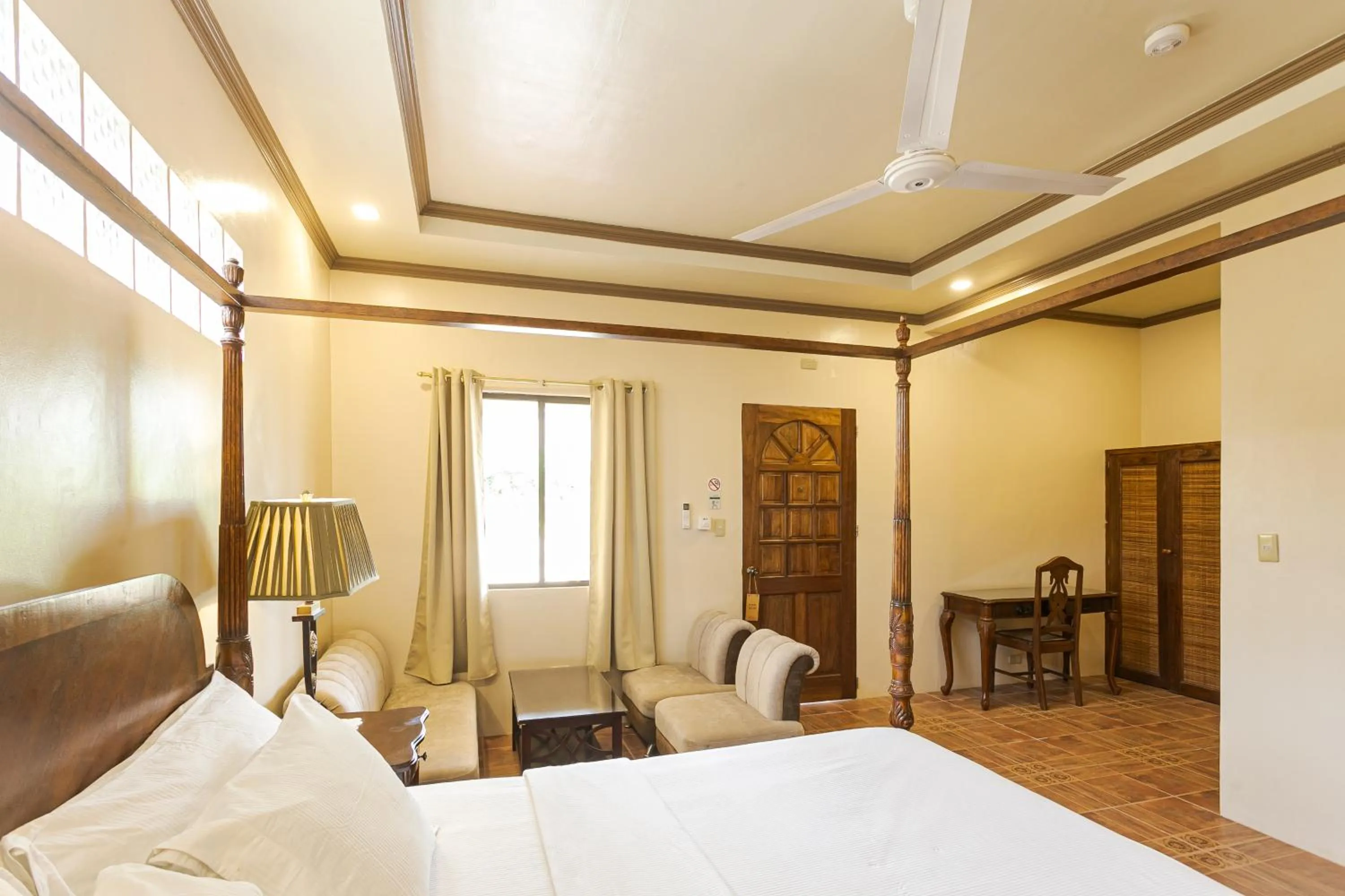 Bedroom, Bed in Turtle Bay Dive Resort