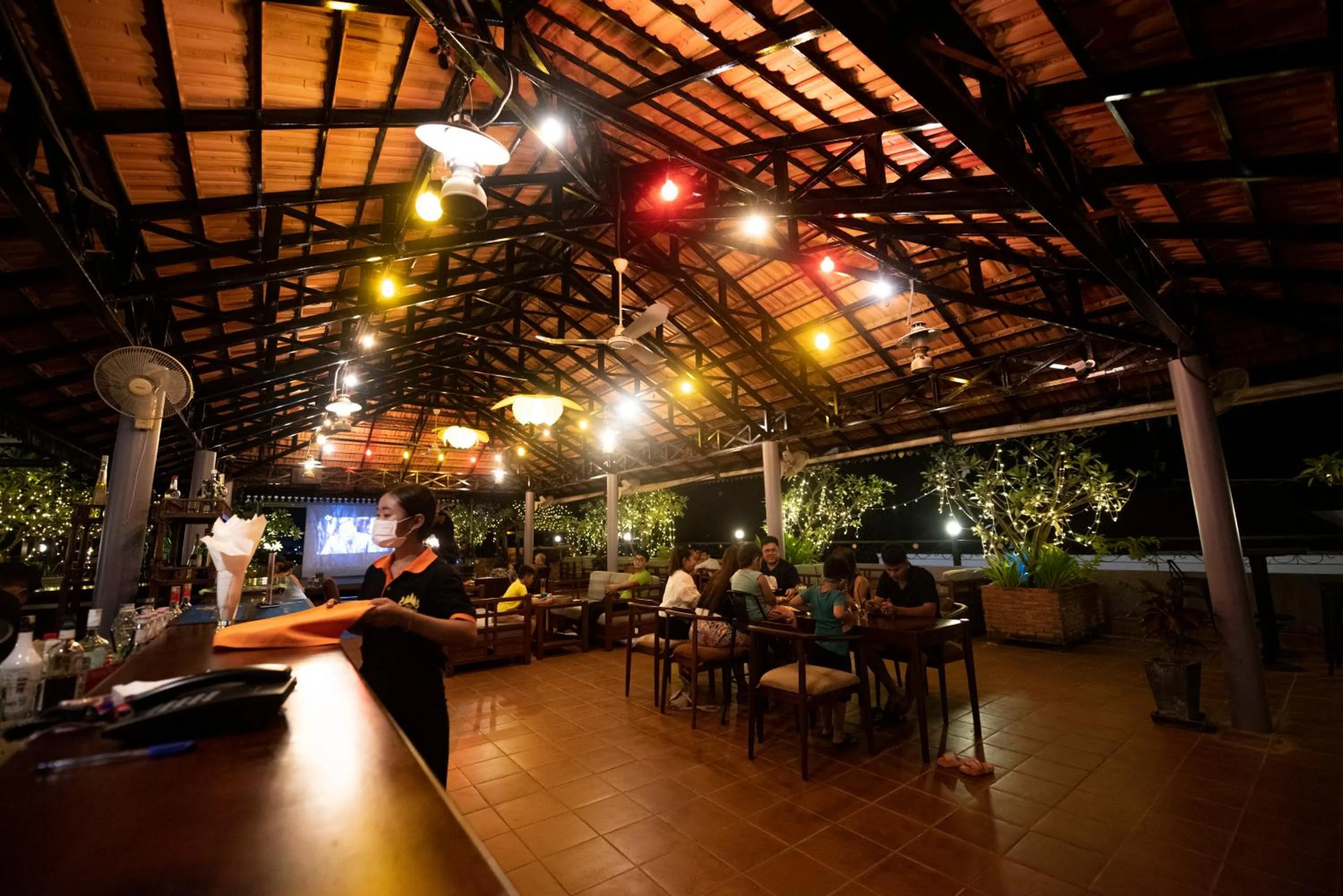 Lounge or bar in Royal Crown Hotel & Spa