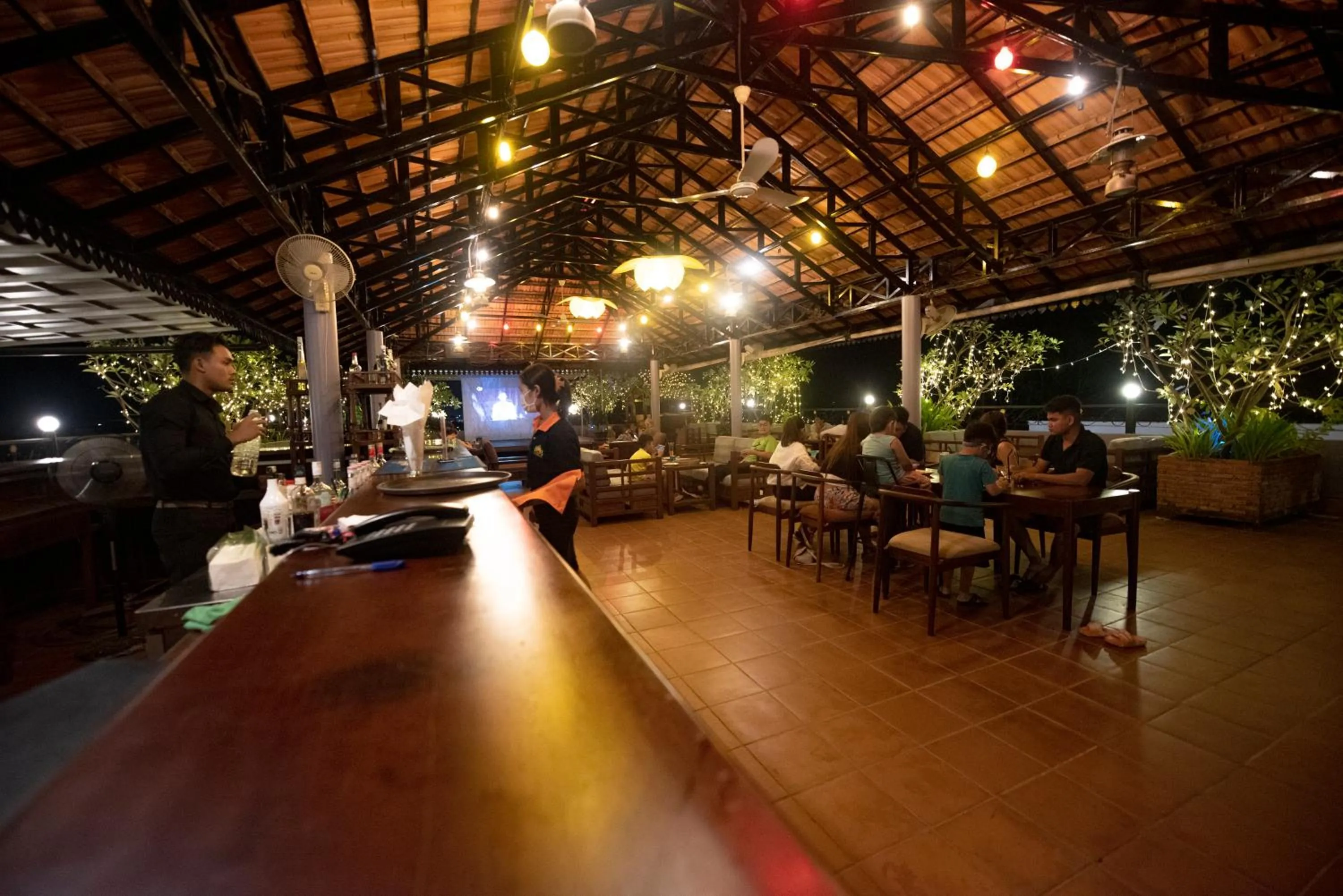 Lounge or bar in Royal Crown Hotel & Spa