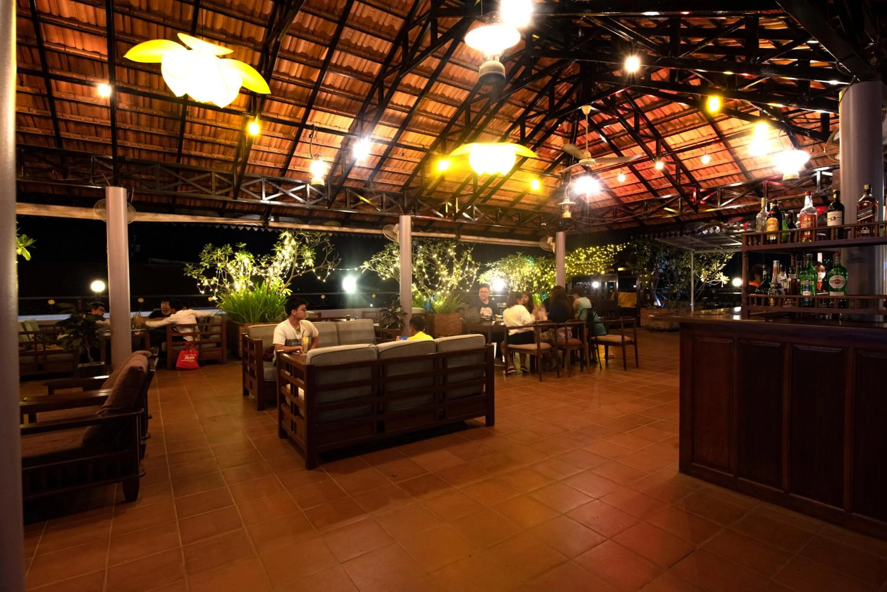 Lounge or bar in Royal Crown Hotel & Spa