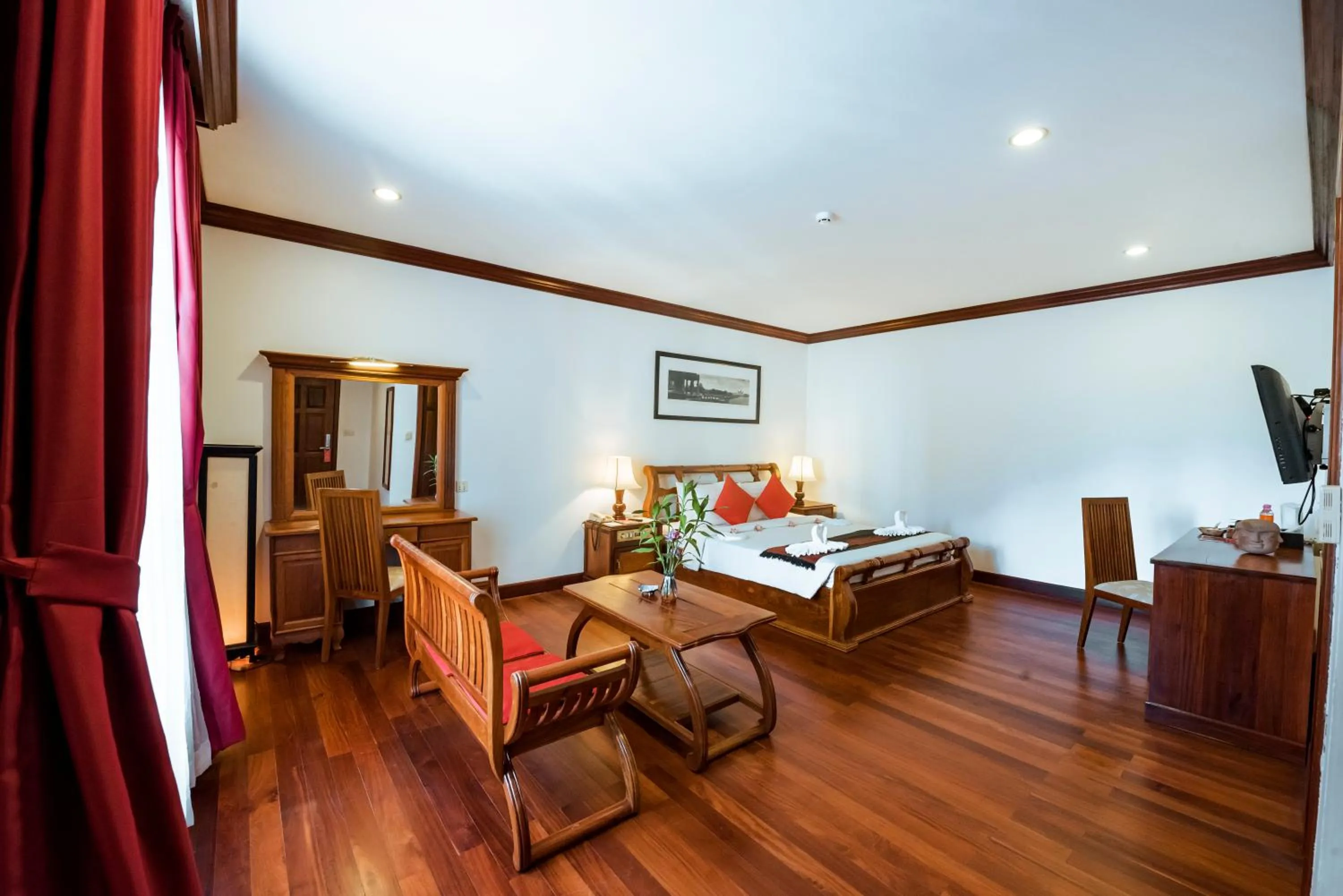 Bedroom, Bed in Royal Crown Hotel & Spa