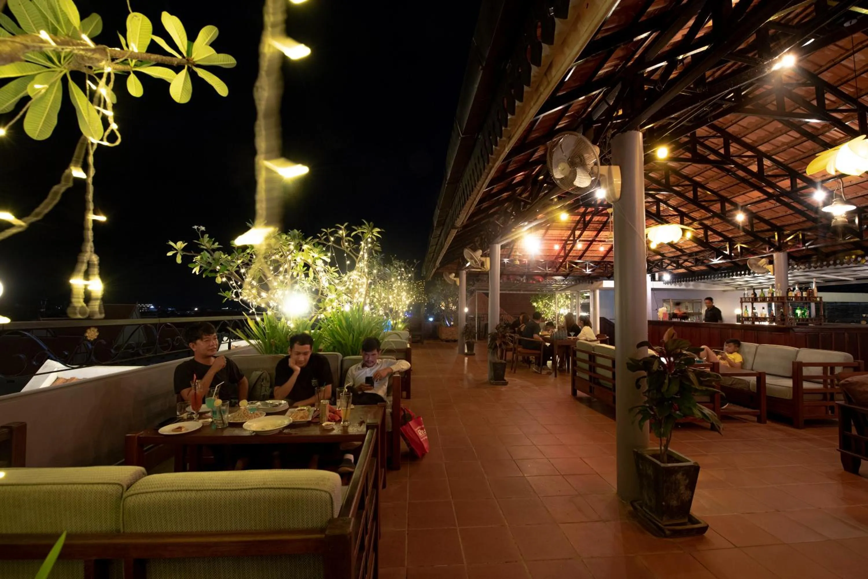 Lounge or bar in Royal Crown Hotel & Spa