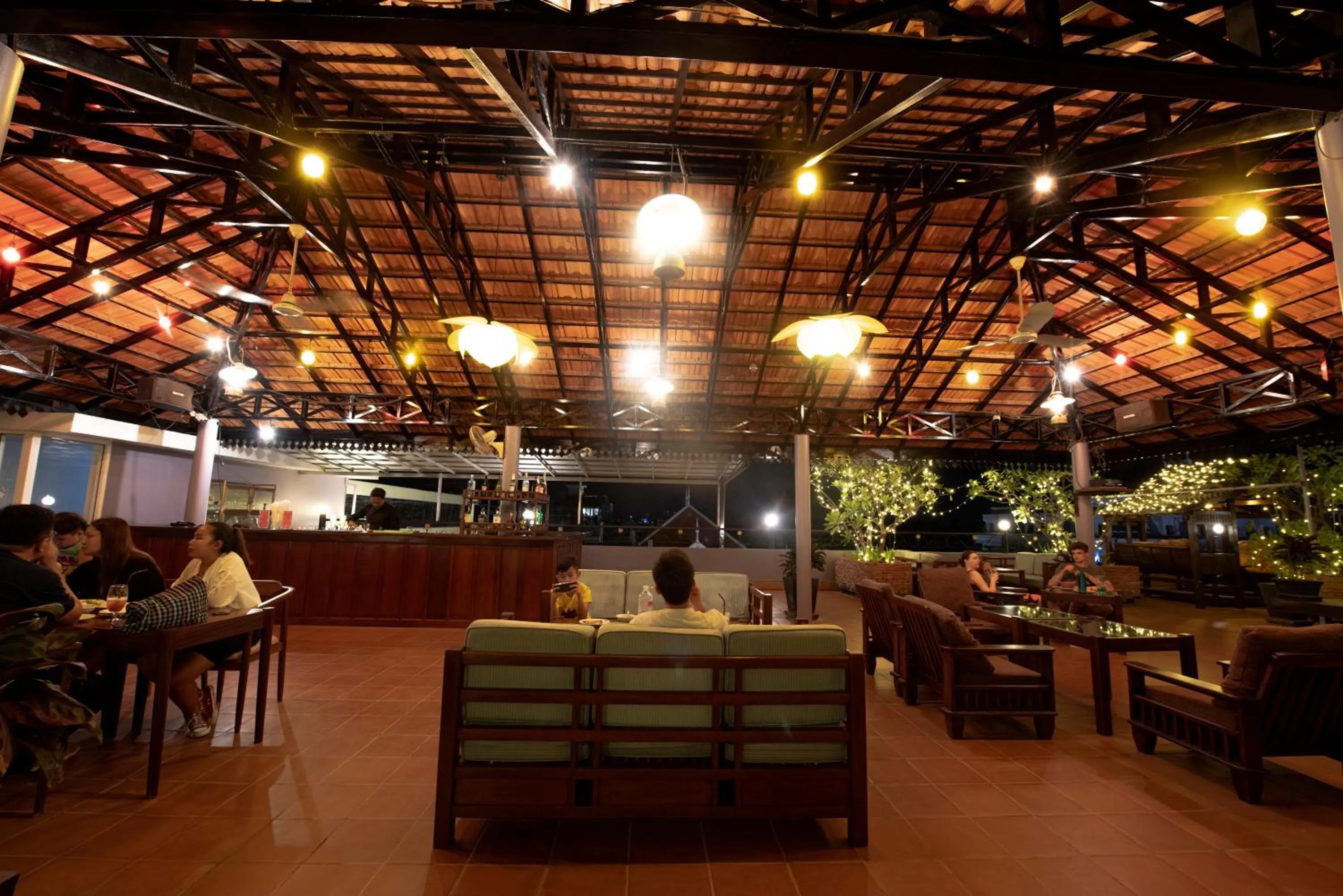 Lounge or bar in Royal Crown Hotel & Spa