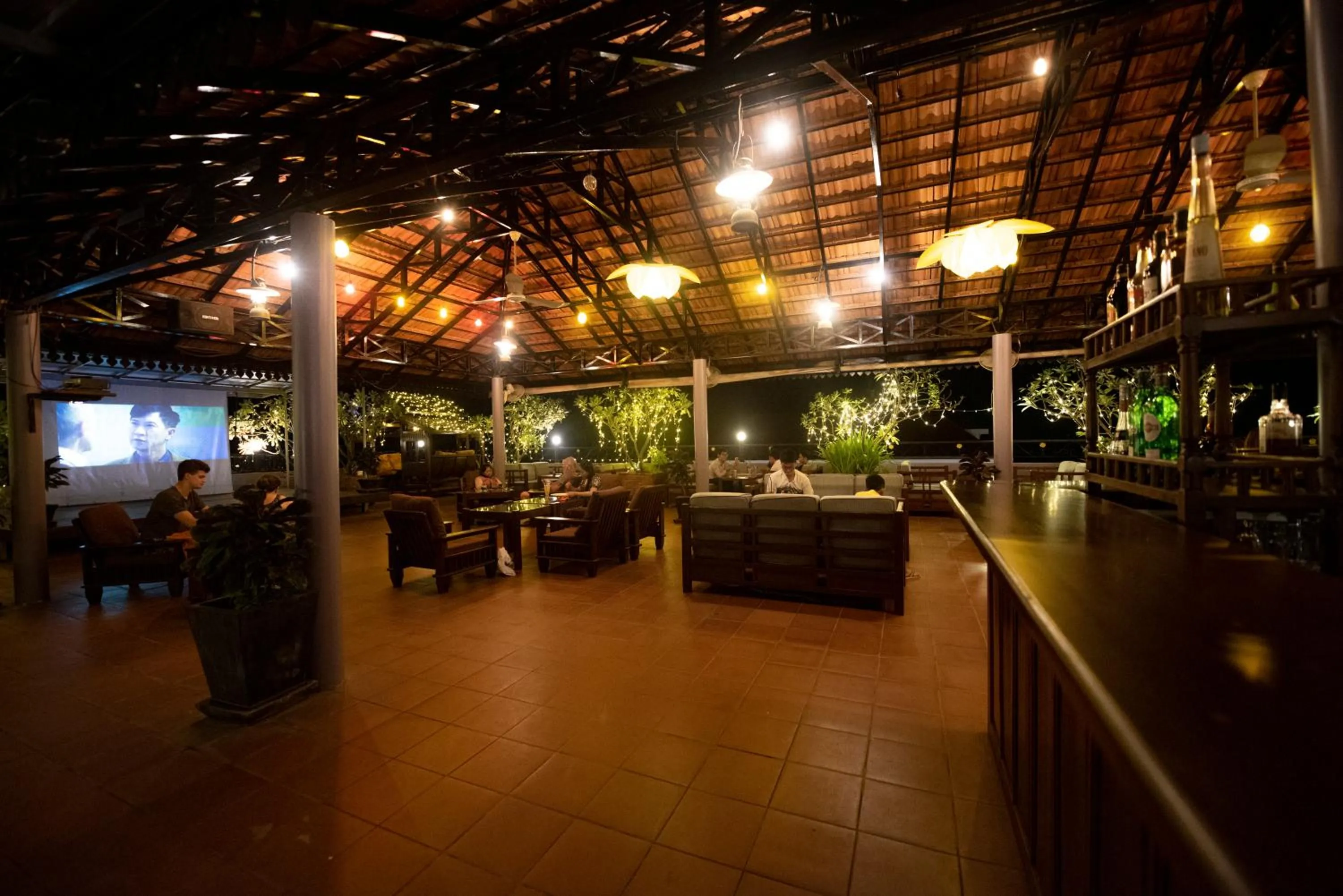 Lounge or bar in Royal Crown Hotel & Spa