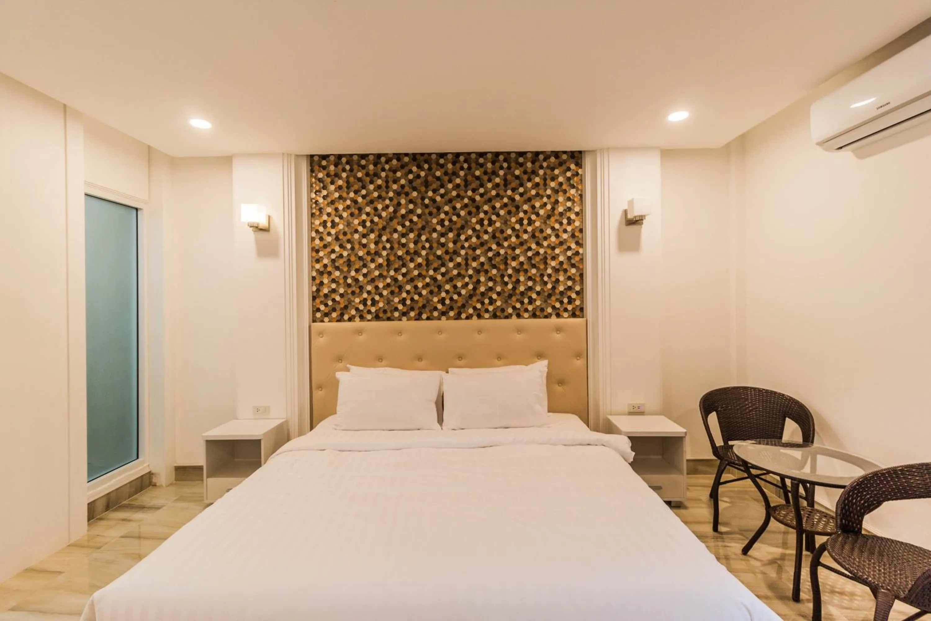 Bed in Top Pool Villa B5