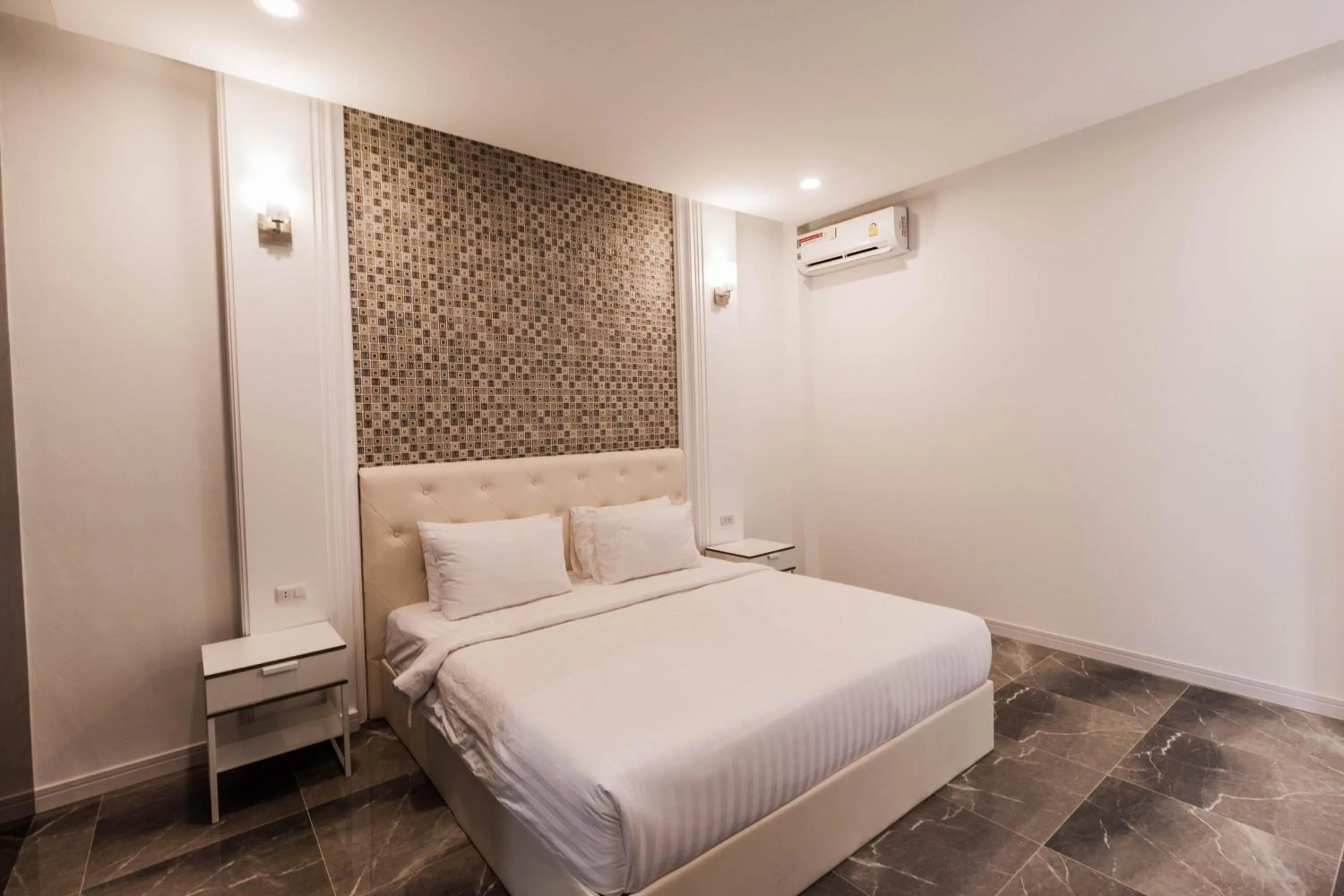 Bed in Top Pool Villa B5