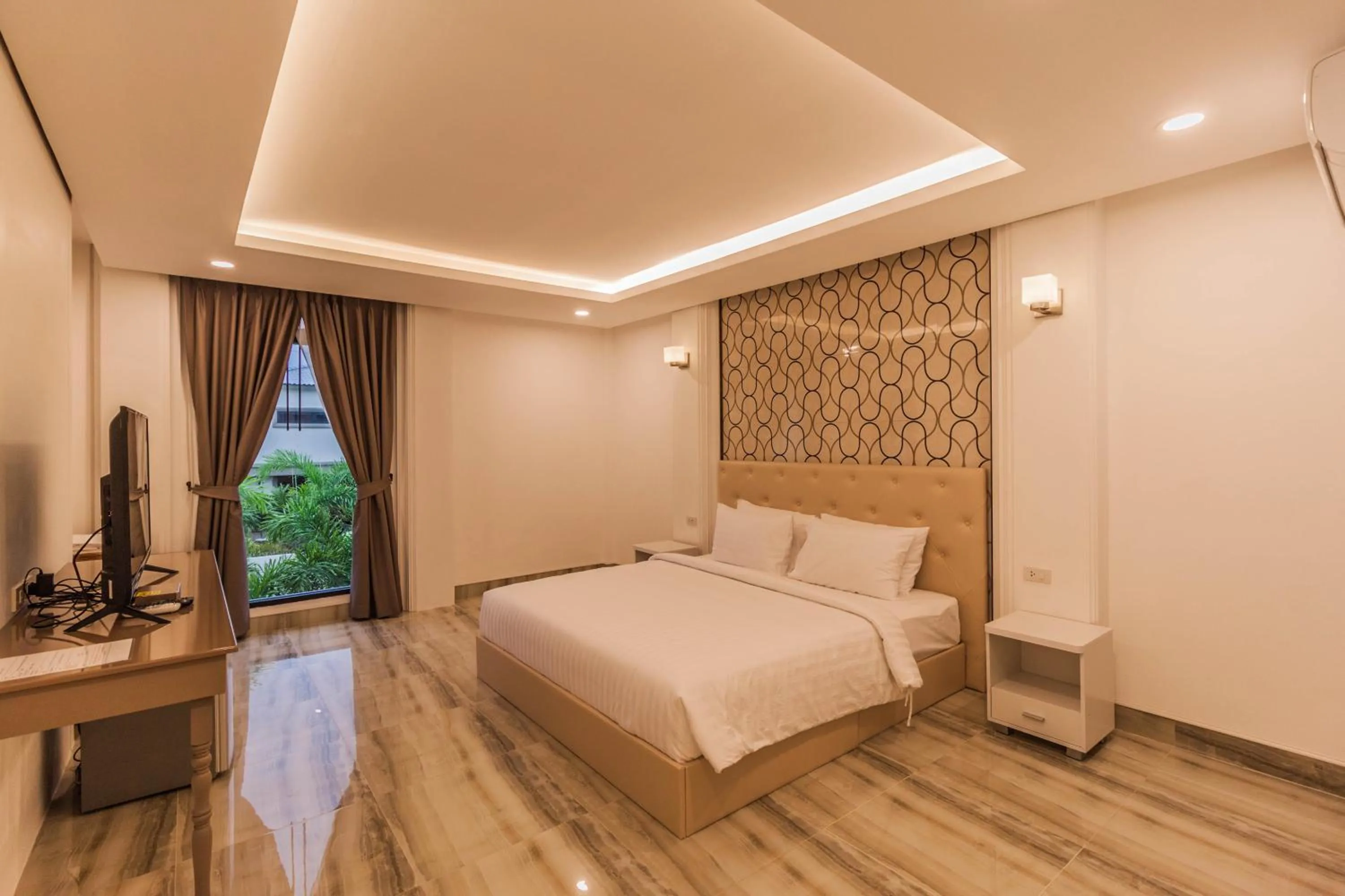 Bed in Top Pool Villa B5