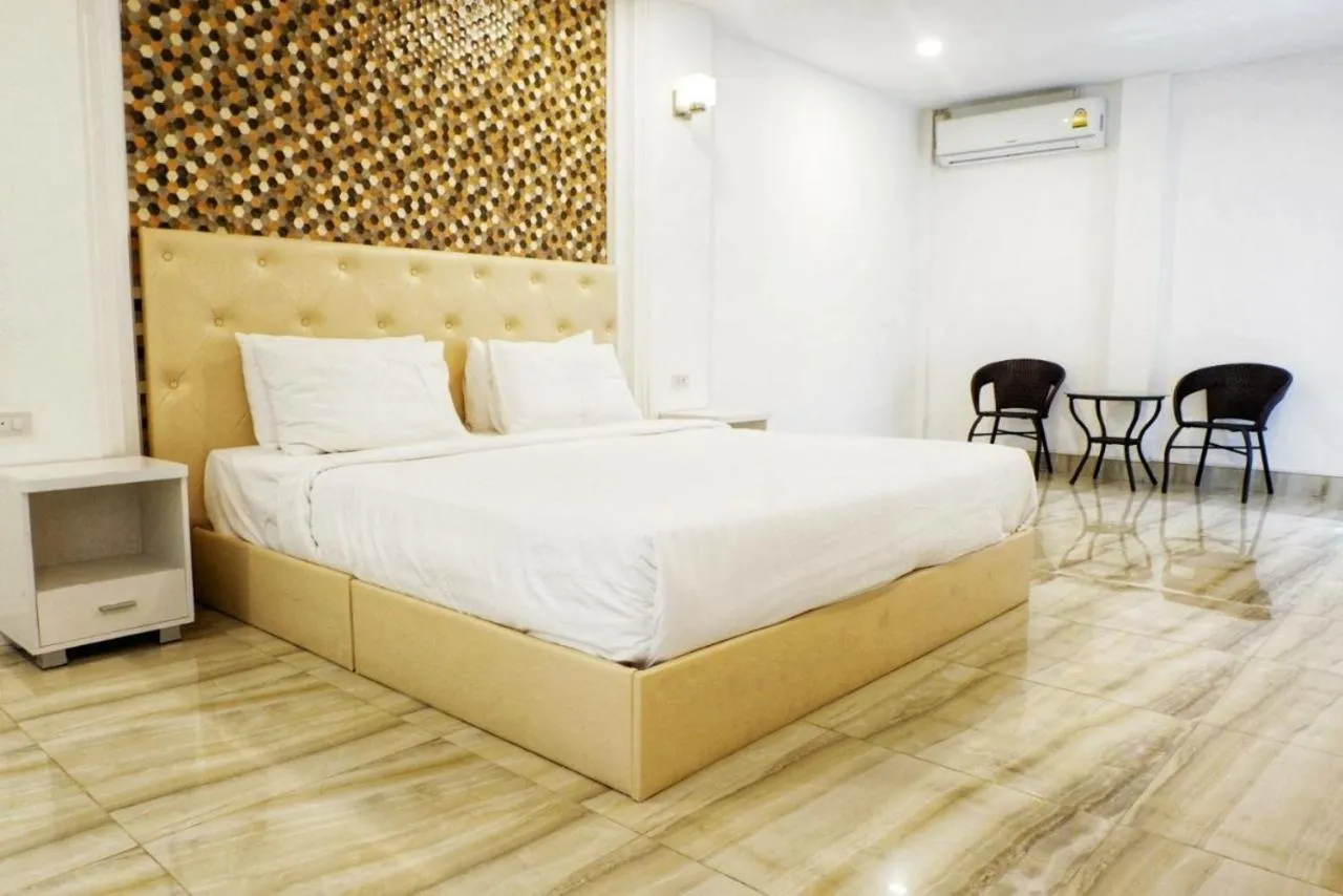 Bed in Top Pool Villa B5