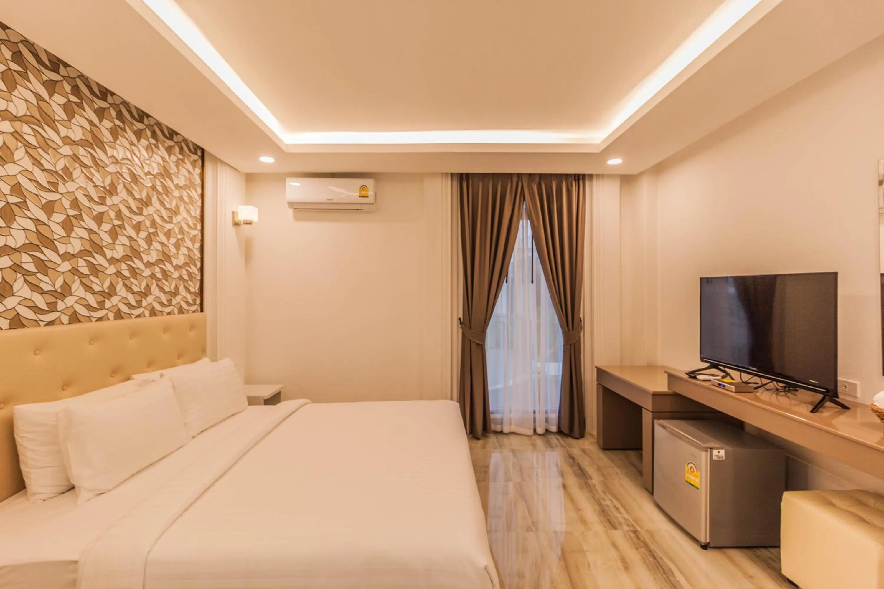 Bed in Top Pool Villa B5