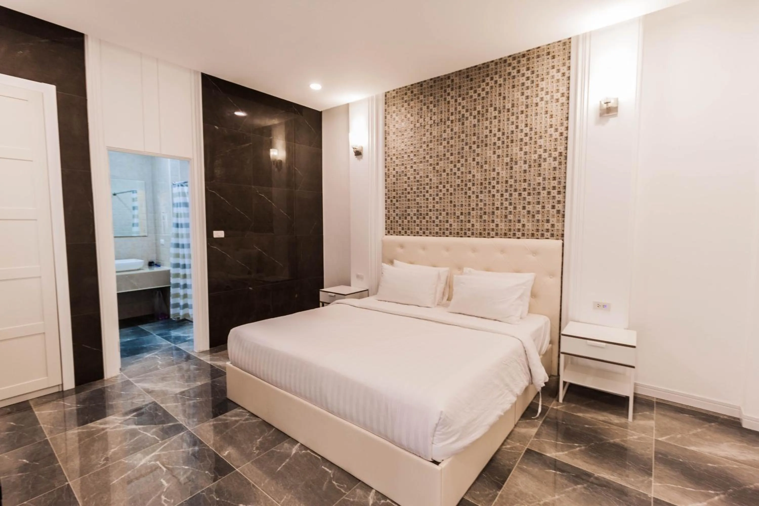 Bed in Top Pool Villa B5