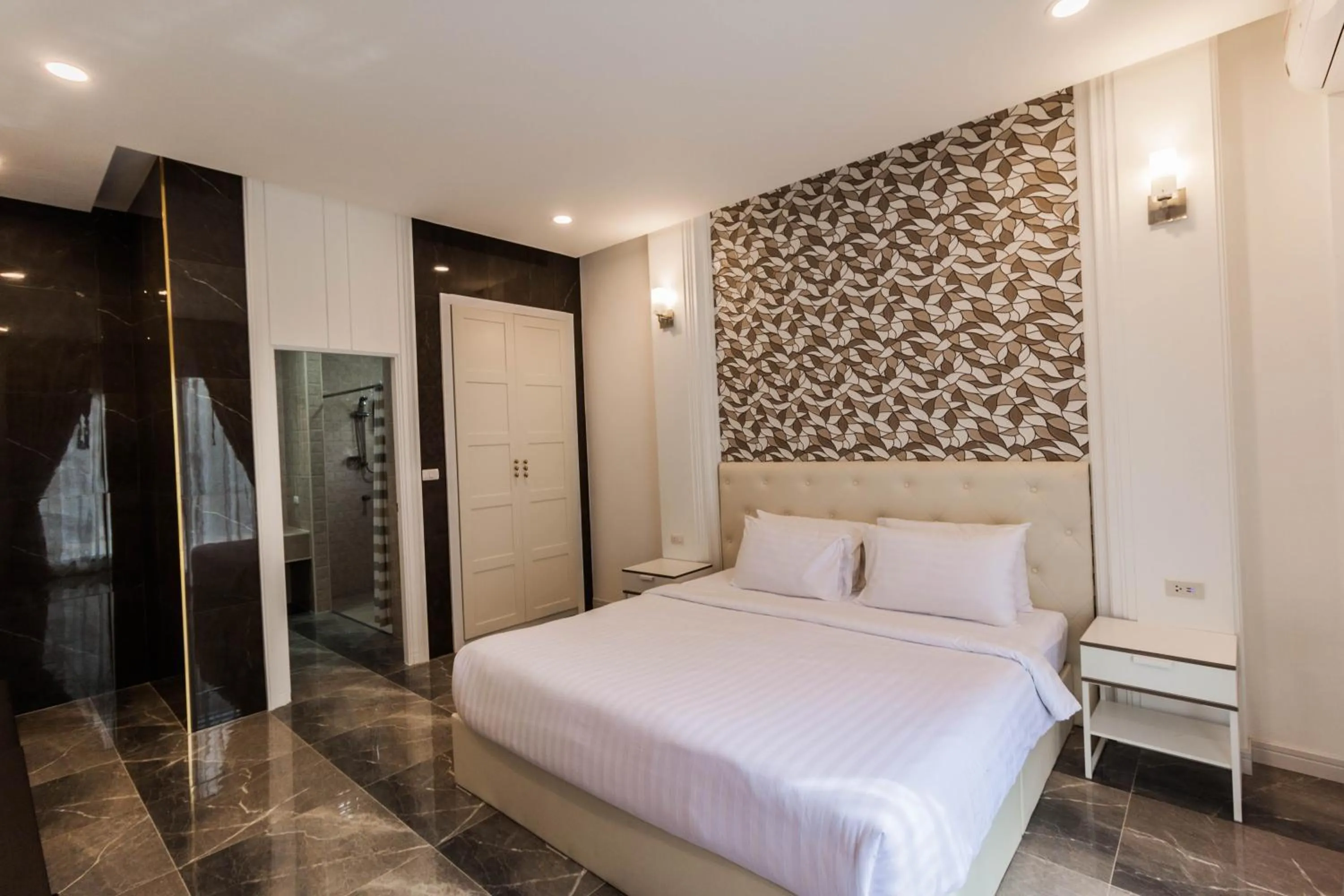 Bed in Top Pool Villa B5