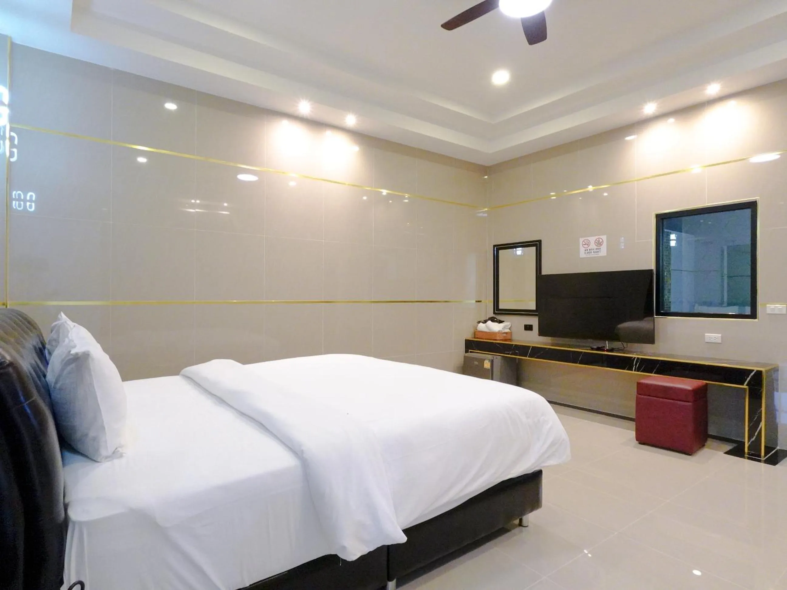 Bed in Top Pool Villa B5