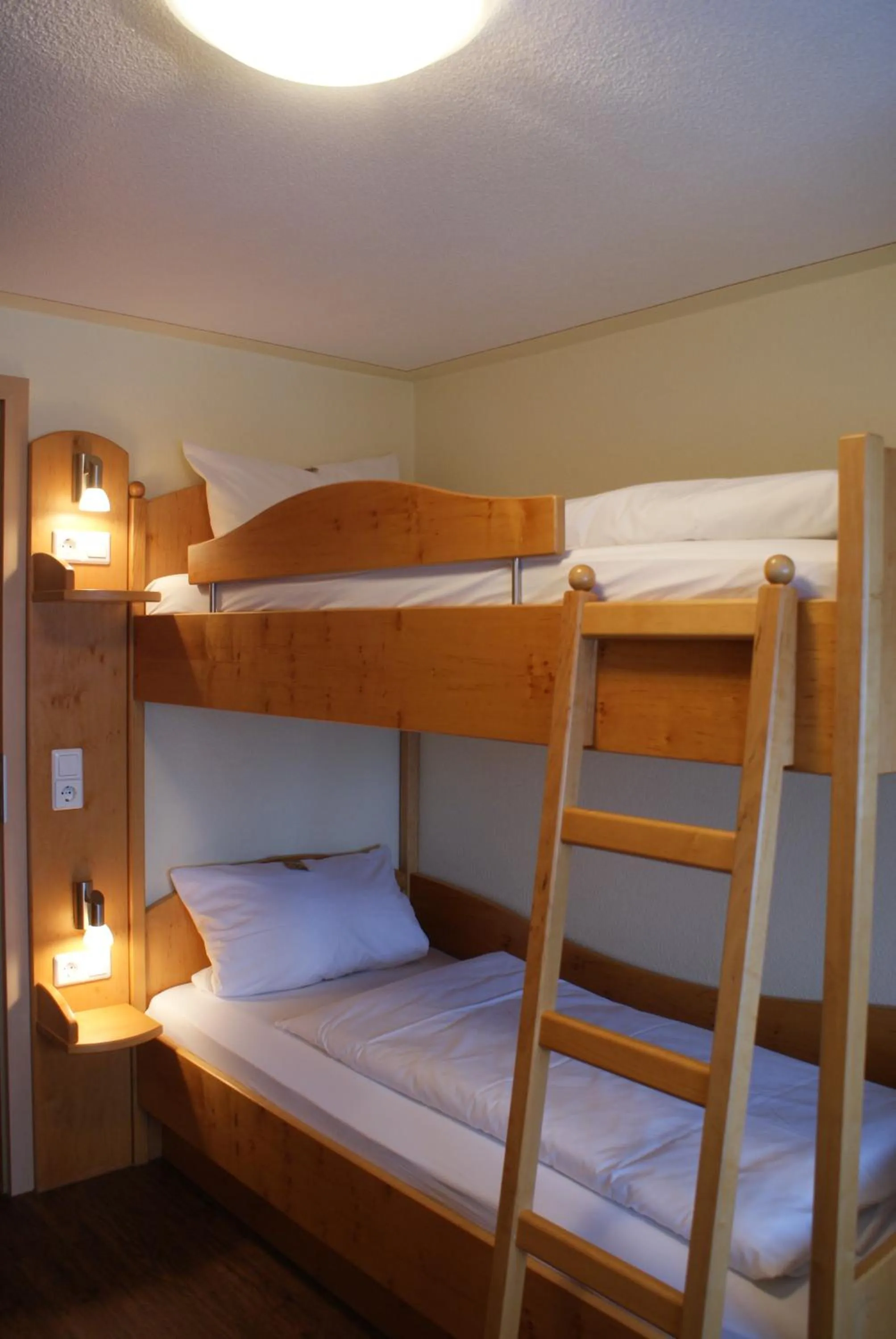 bunk bed, Bed in Autenrieder Gästehaus Schlossbräu