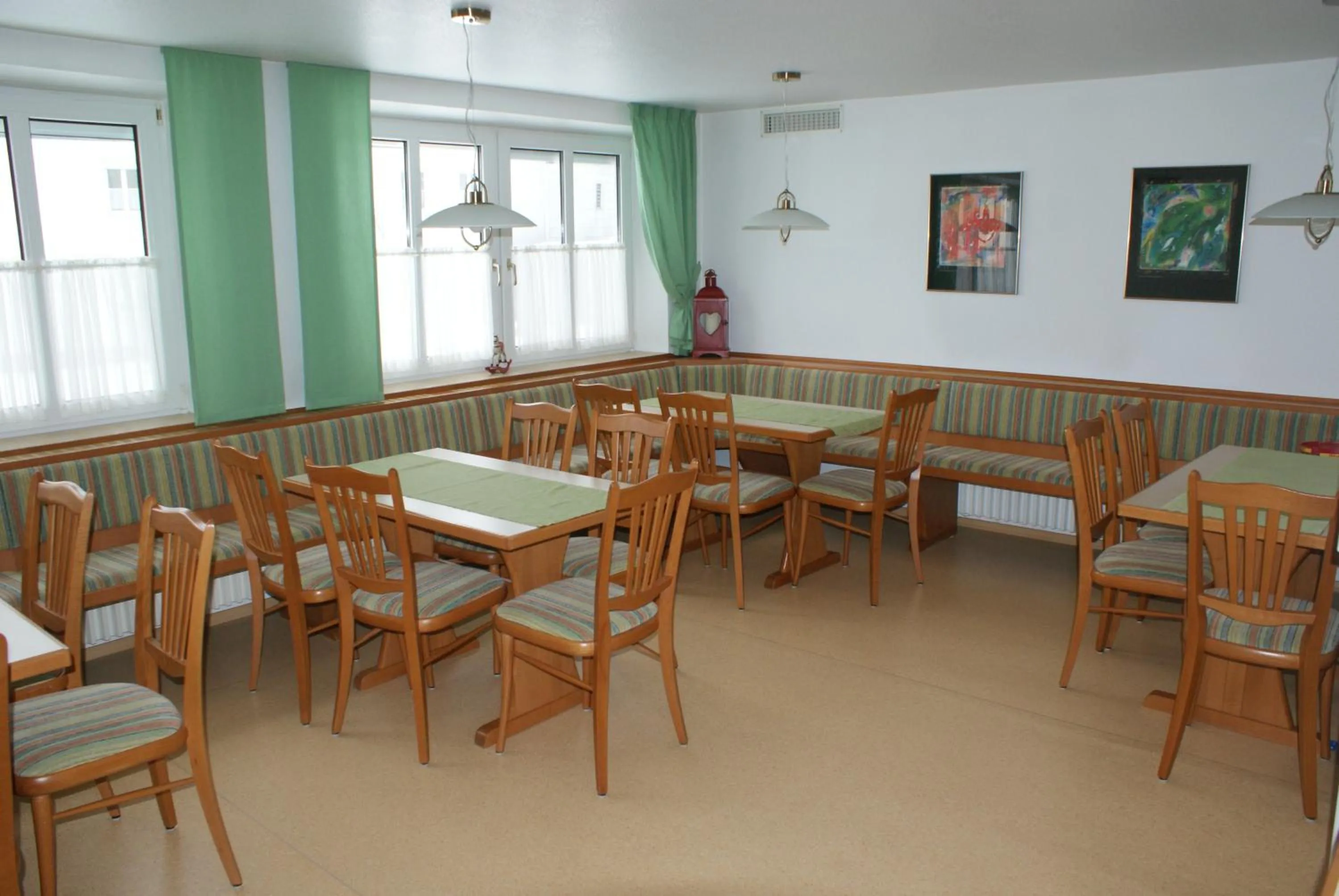 Communal lounge/ TV room in Autenrieder Gästehaus Schlossbräu