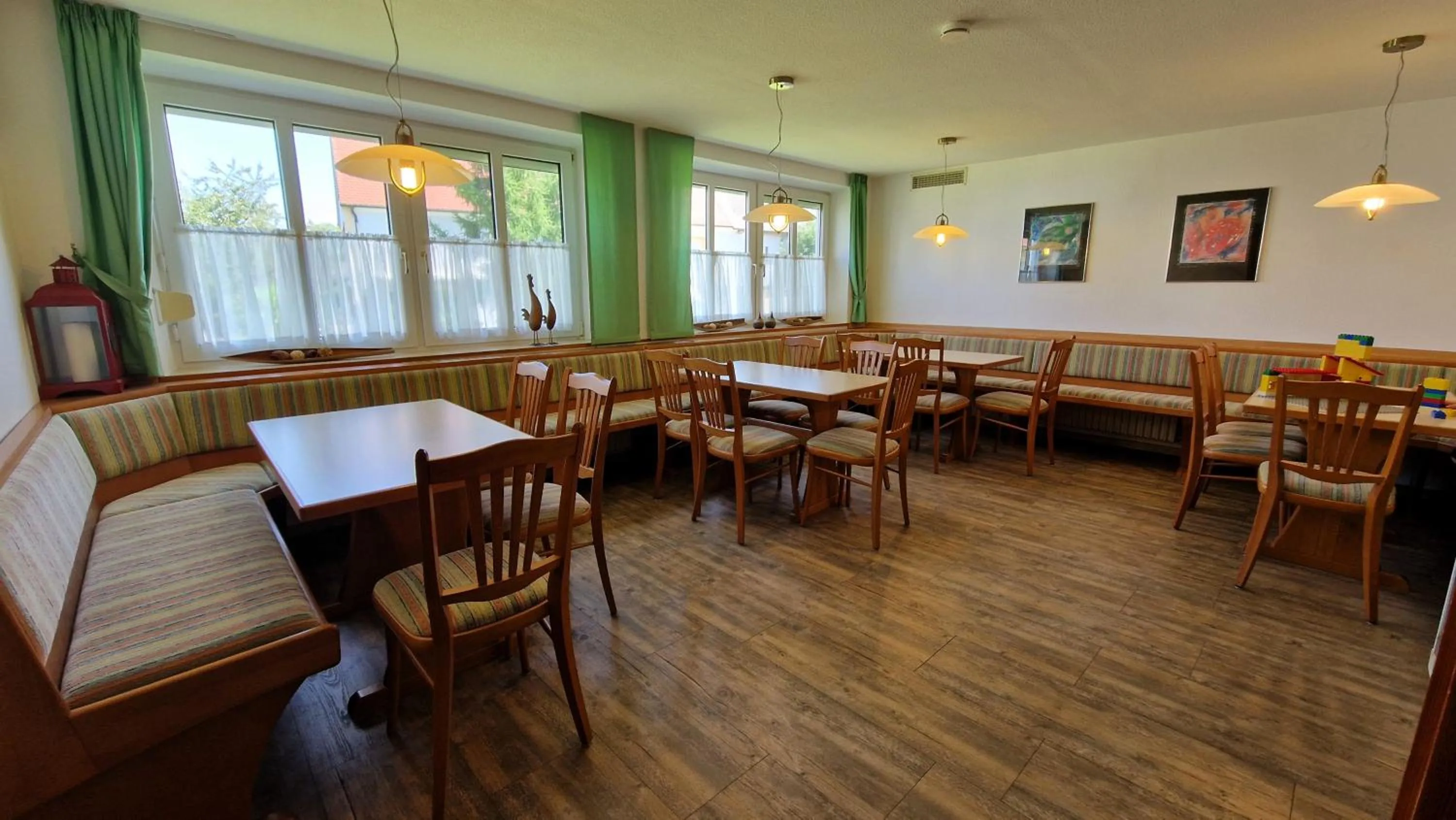 Communal lounge/ TV room in Autenrieder Gästehaus Schlossbräu