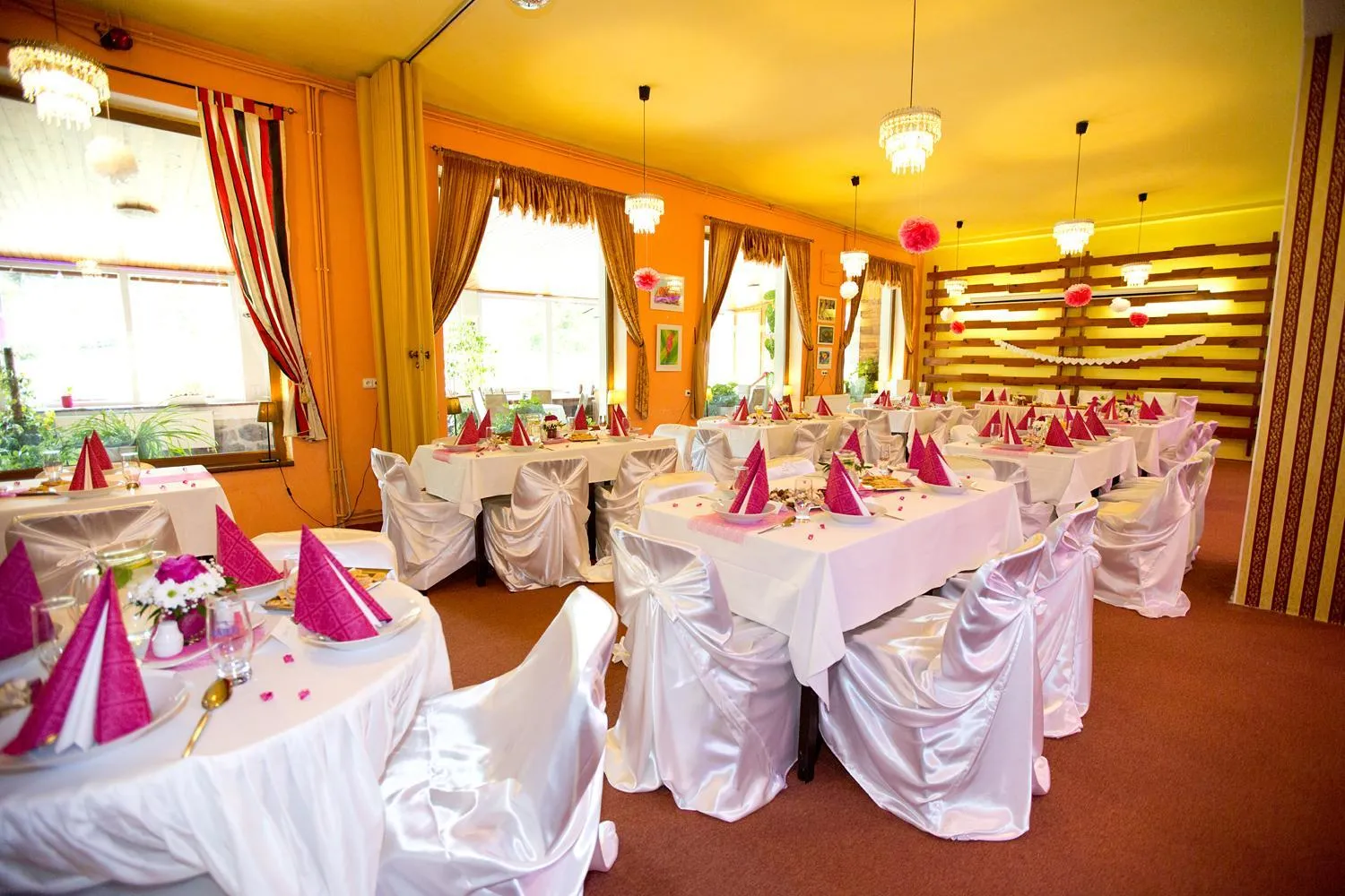 Restaurant/places to eat in Hotel U Loubů