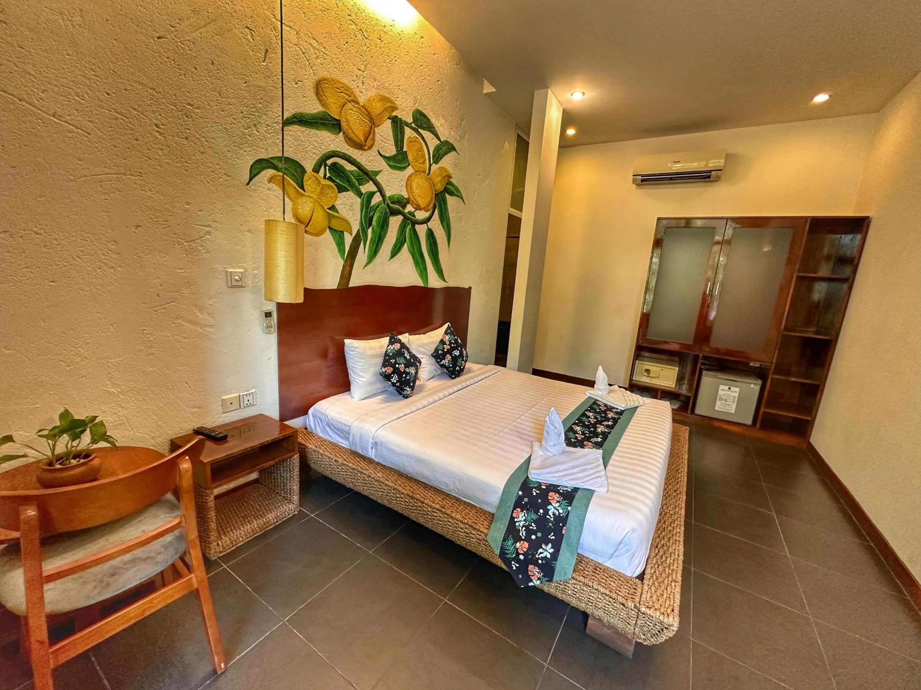 Photo of the whole room in Monsoon Riverside Hotel