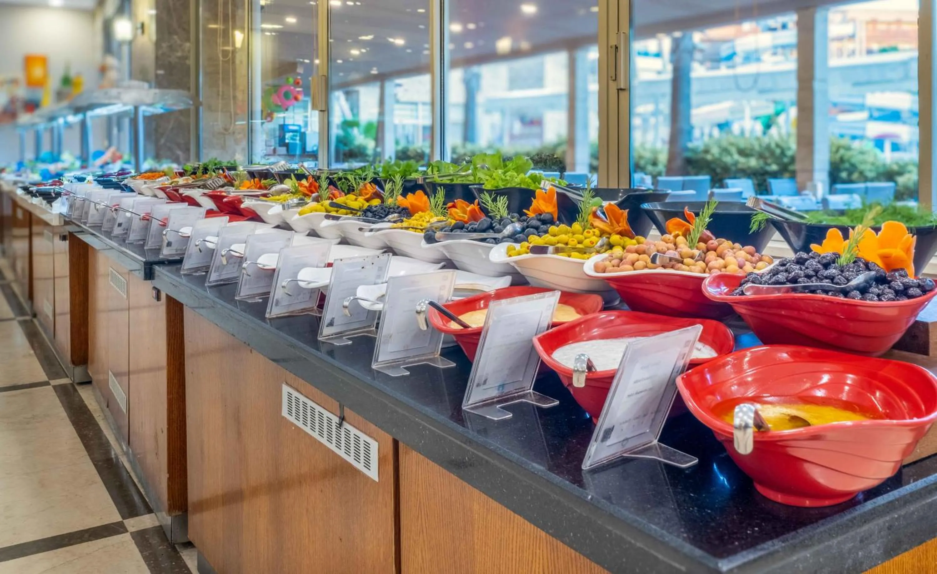 Restaurant/places to eat in Ramada Resort Side